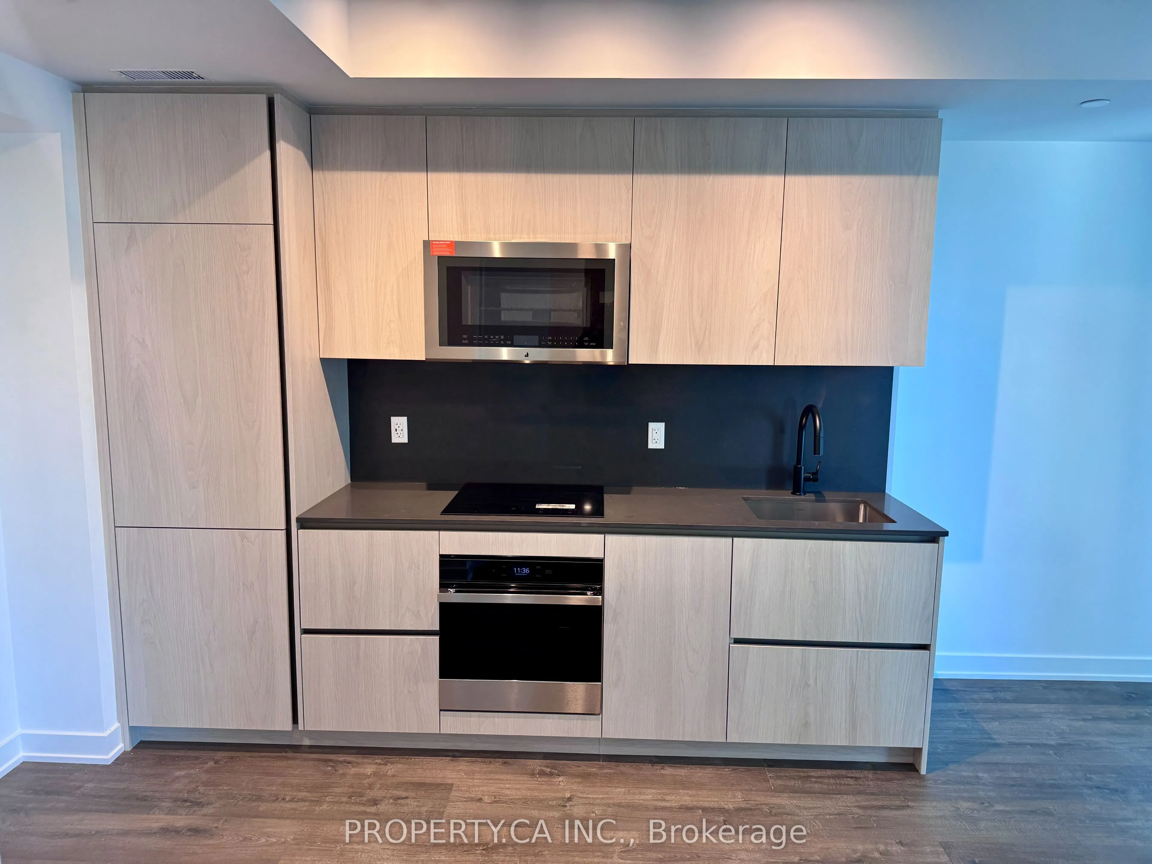 327 King Street W, #2704