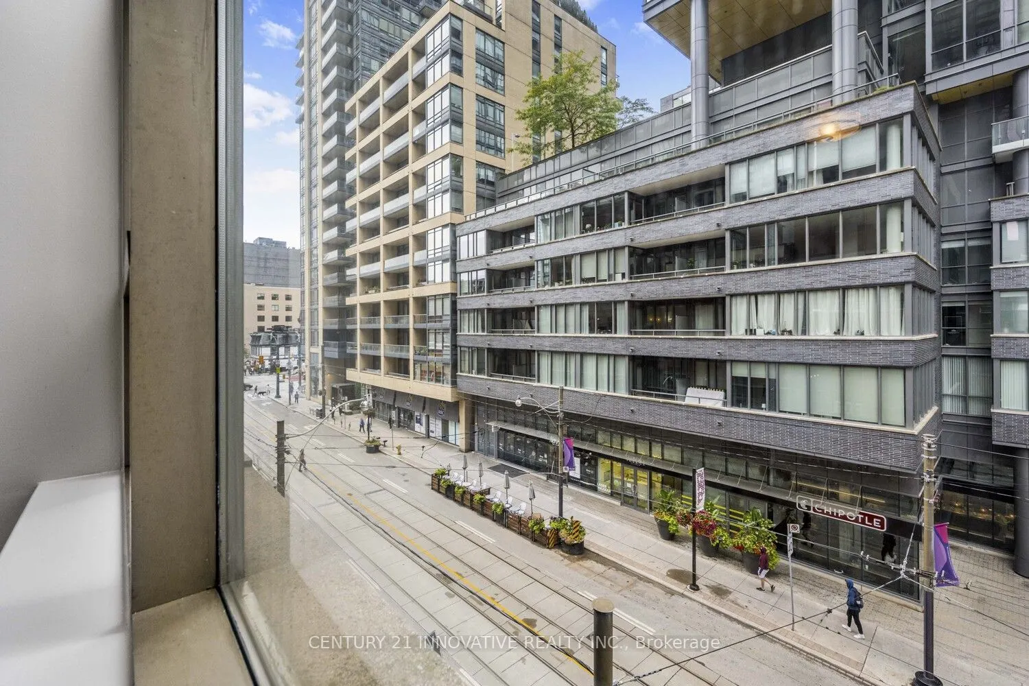 393 King Street W, #302