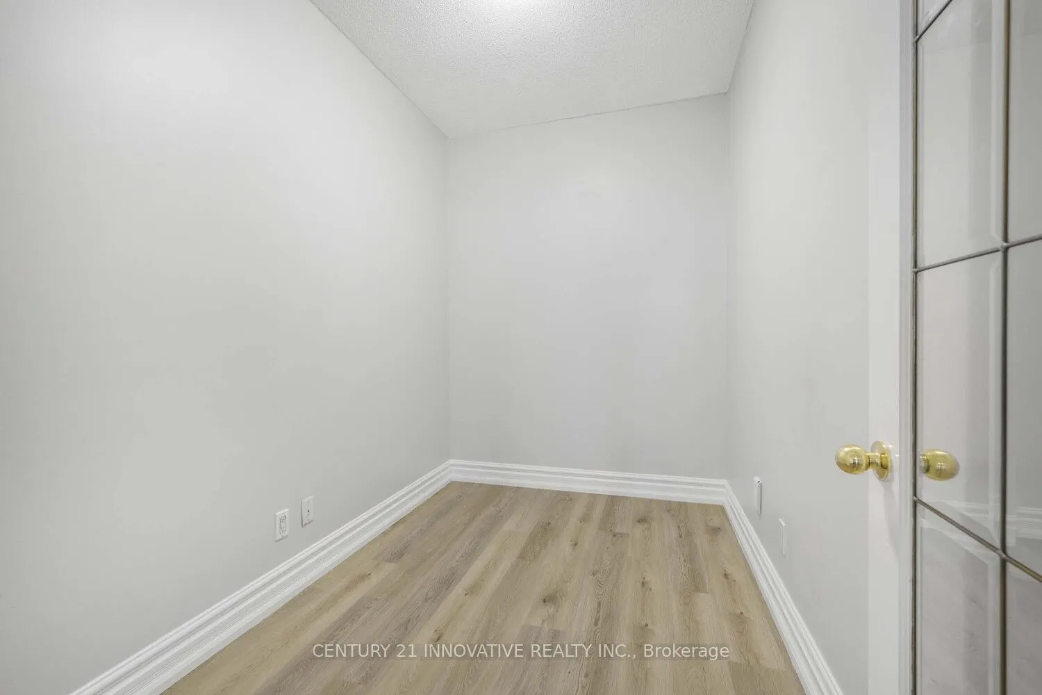 393 King Street W, #302