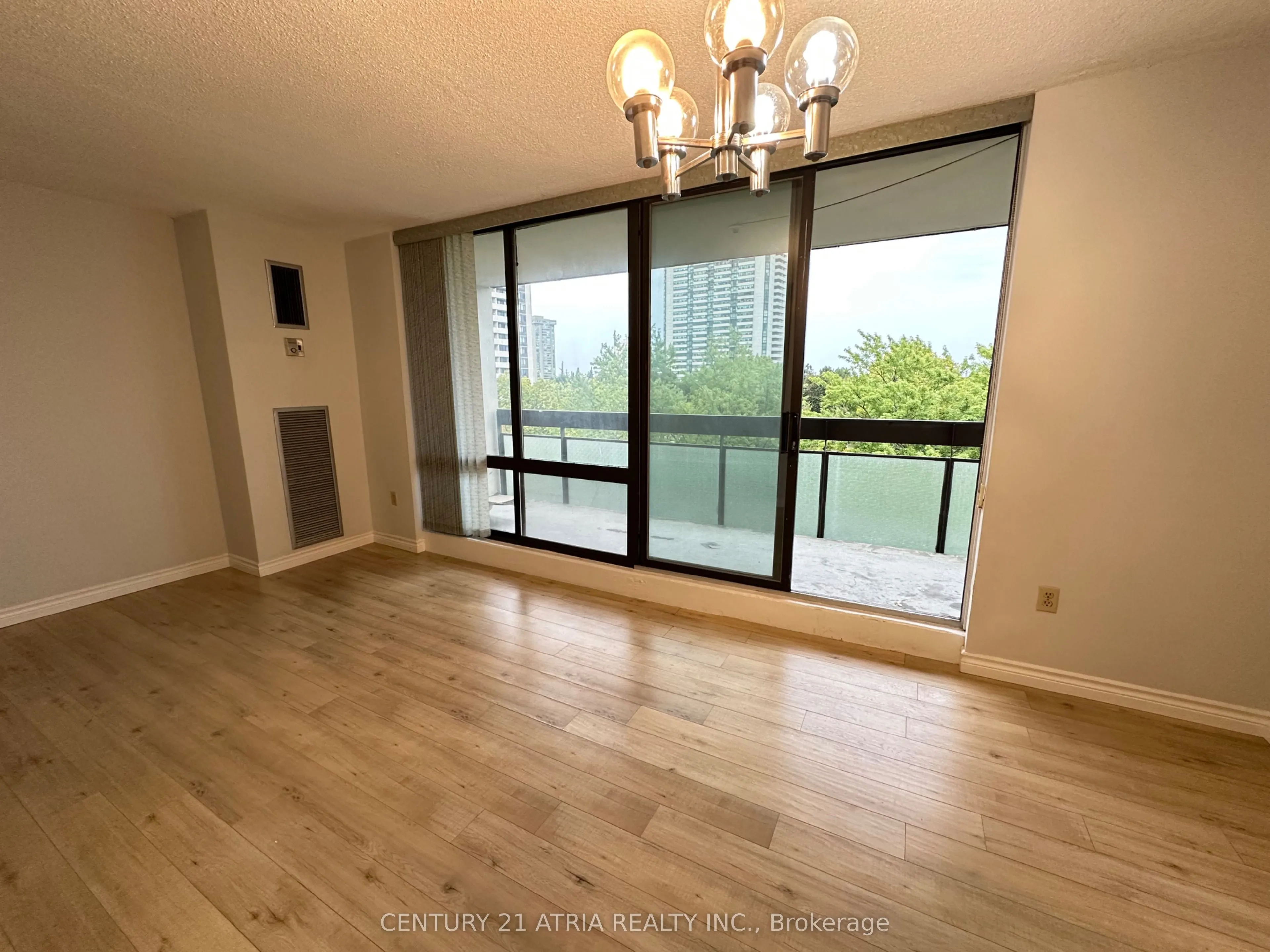 350 Seneca Hill Drive, #814
