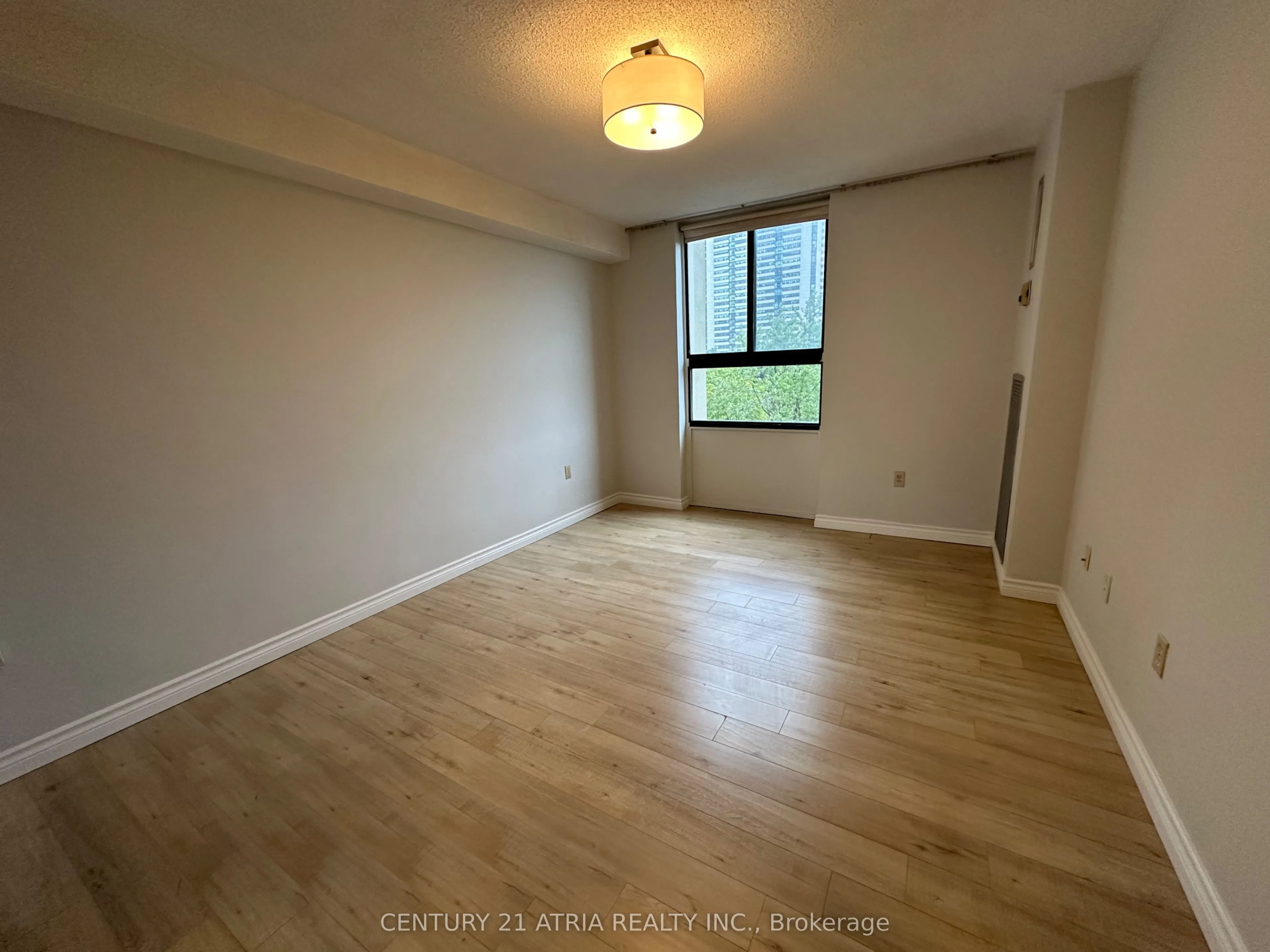350 Seneca Hill Drive, #814