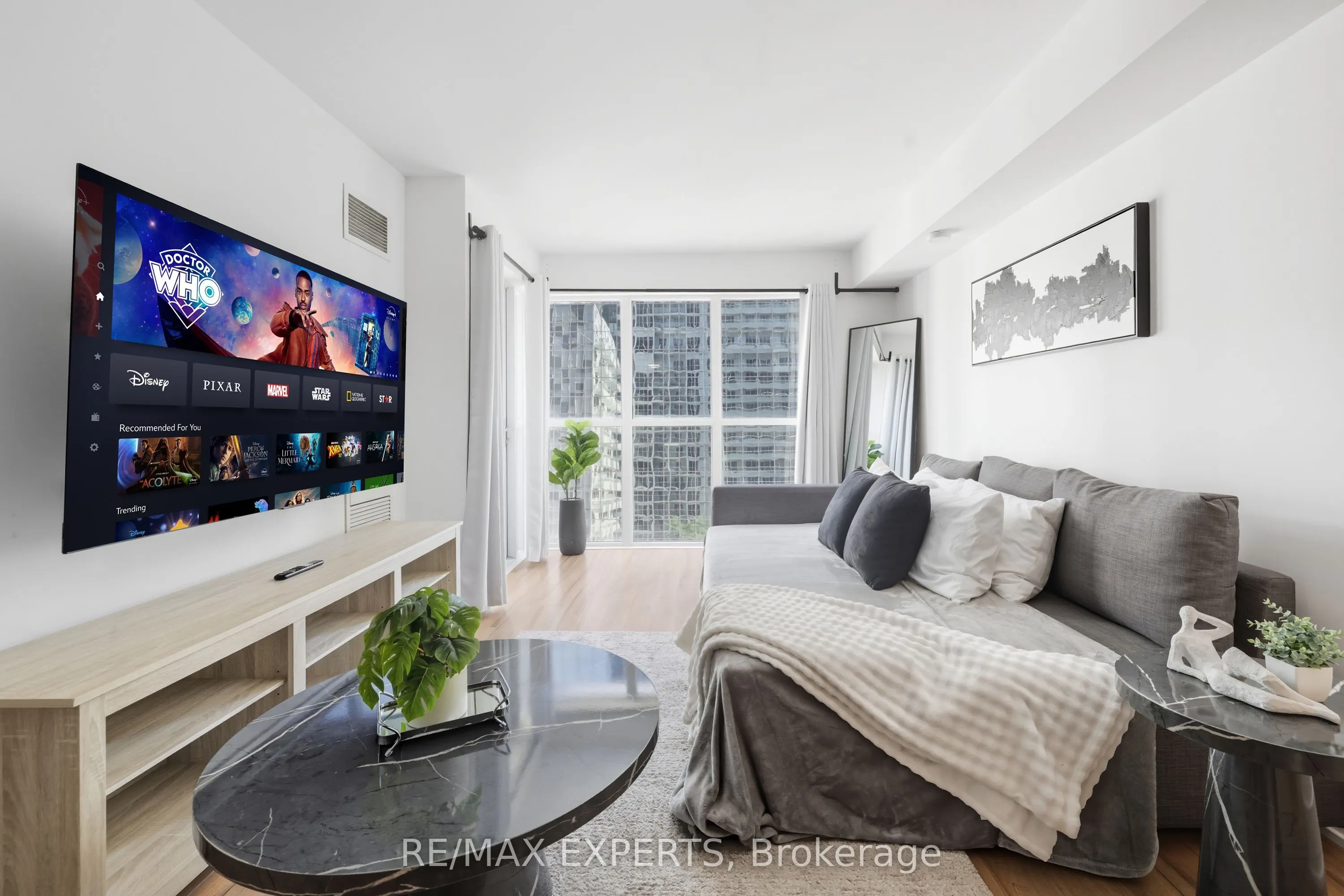300 Front Street W, #807