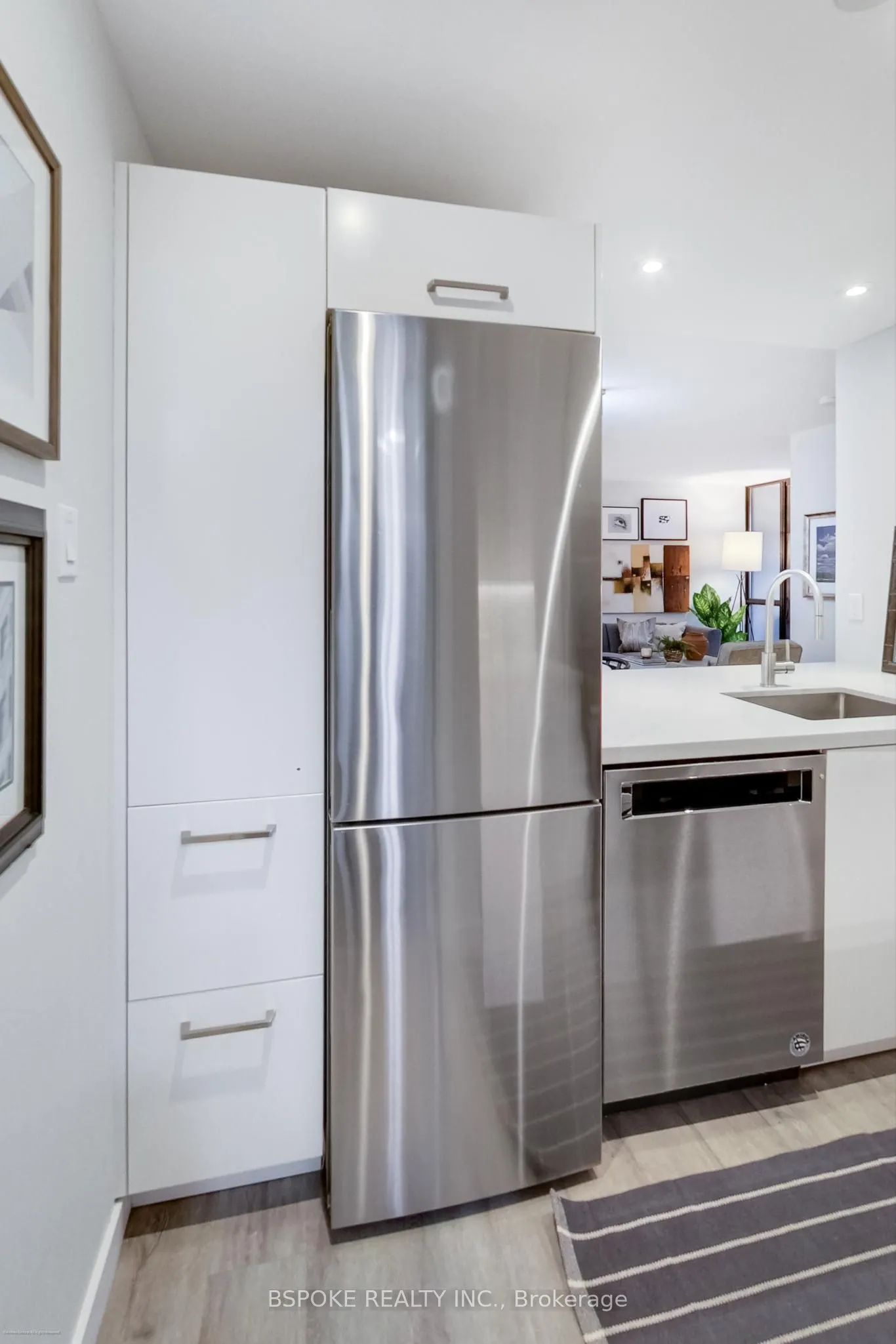 105 McCaul Street, #204