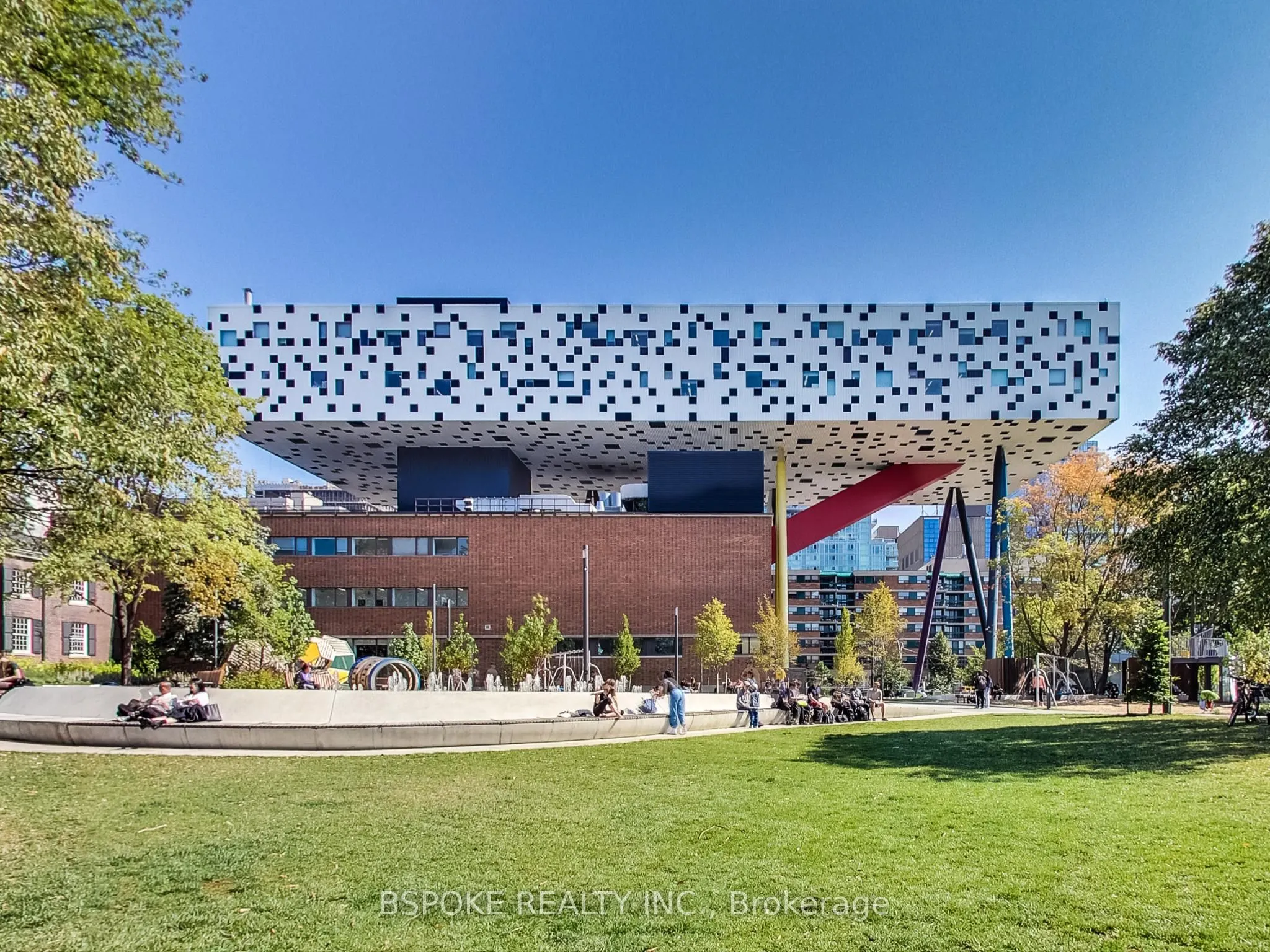 105 McCaul Street, #204