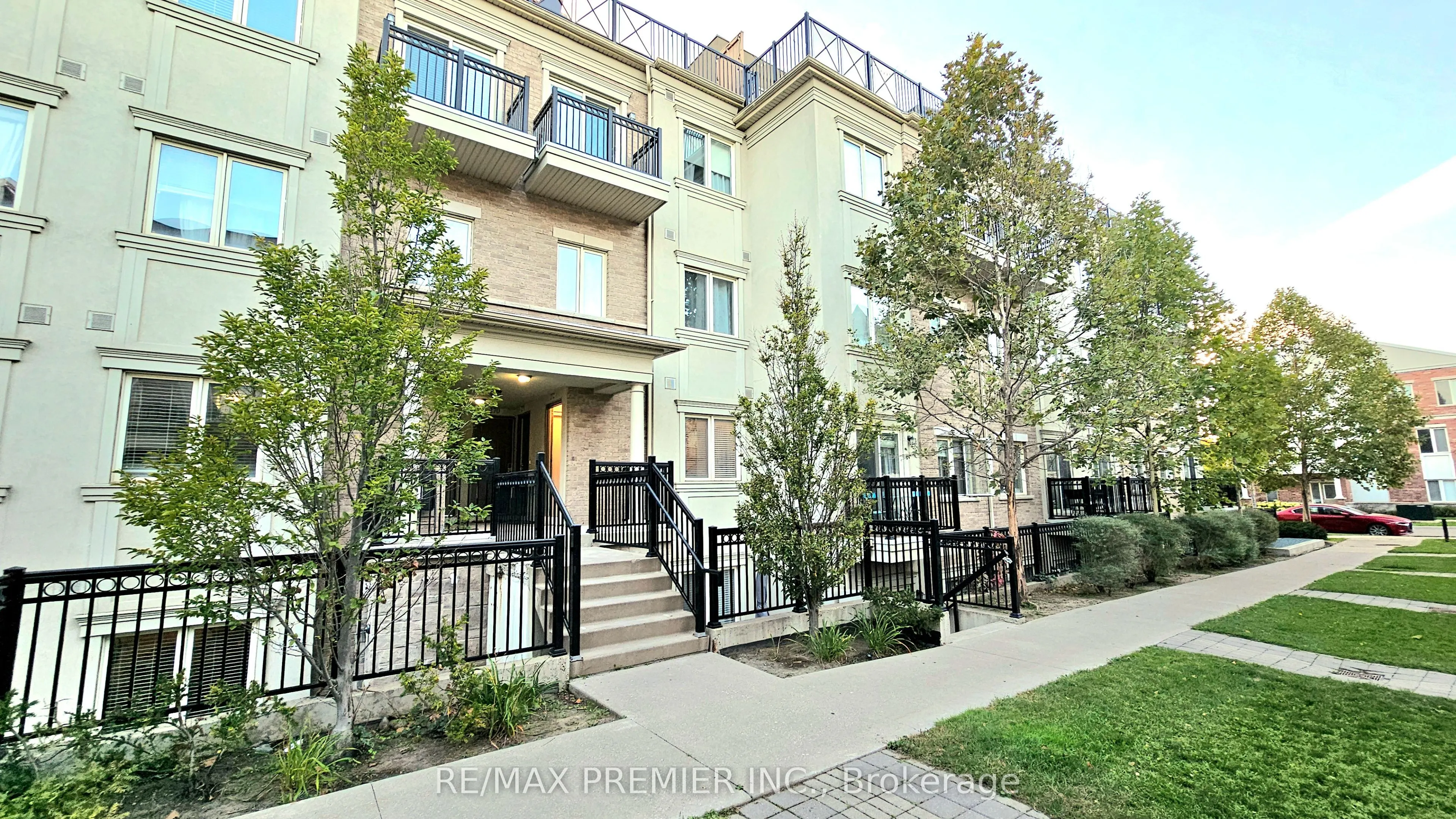 19 Coneflower Crescent, #272