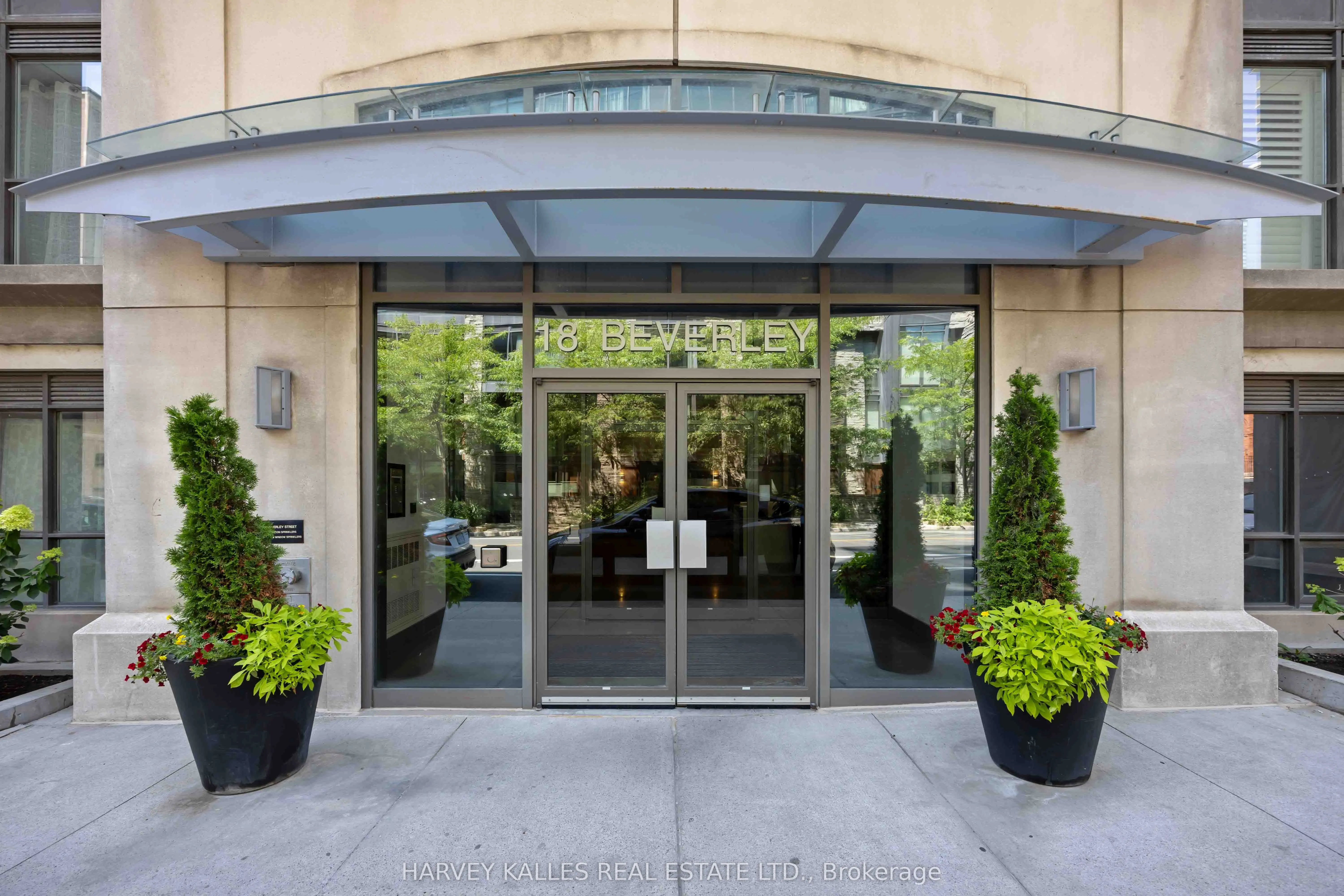 18 Beverley Street, #416
