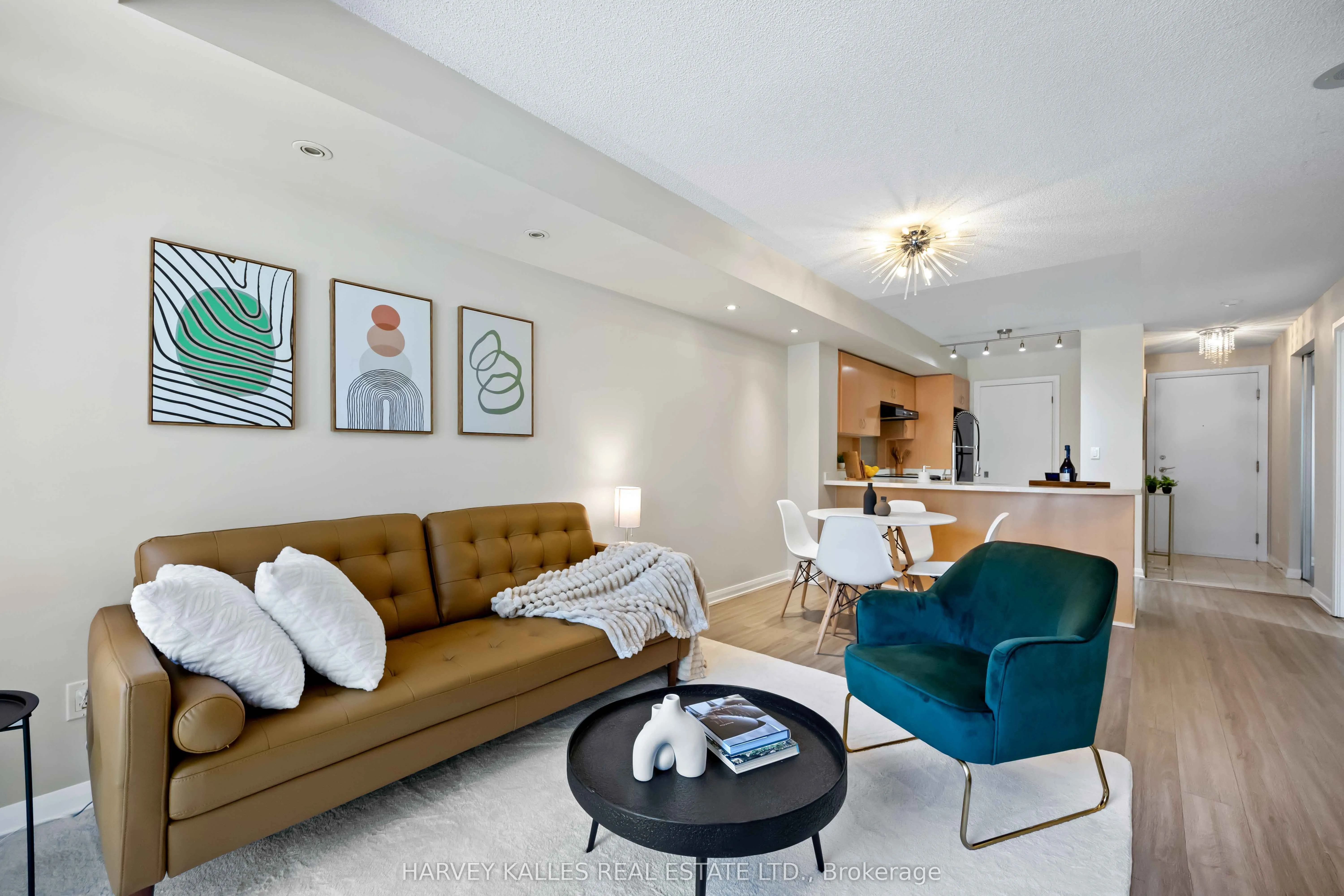 18 Beverley Street, #416