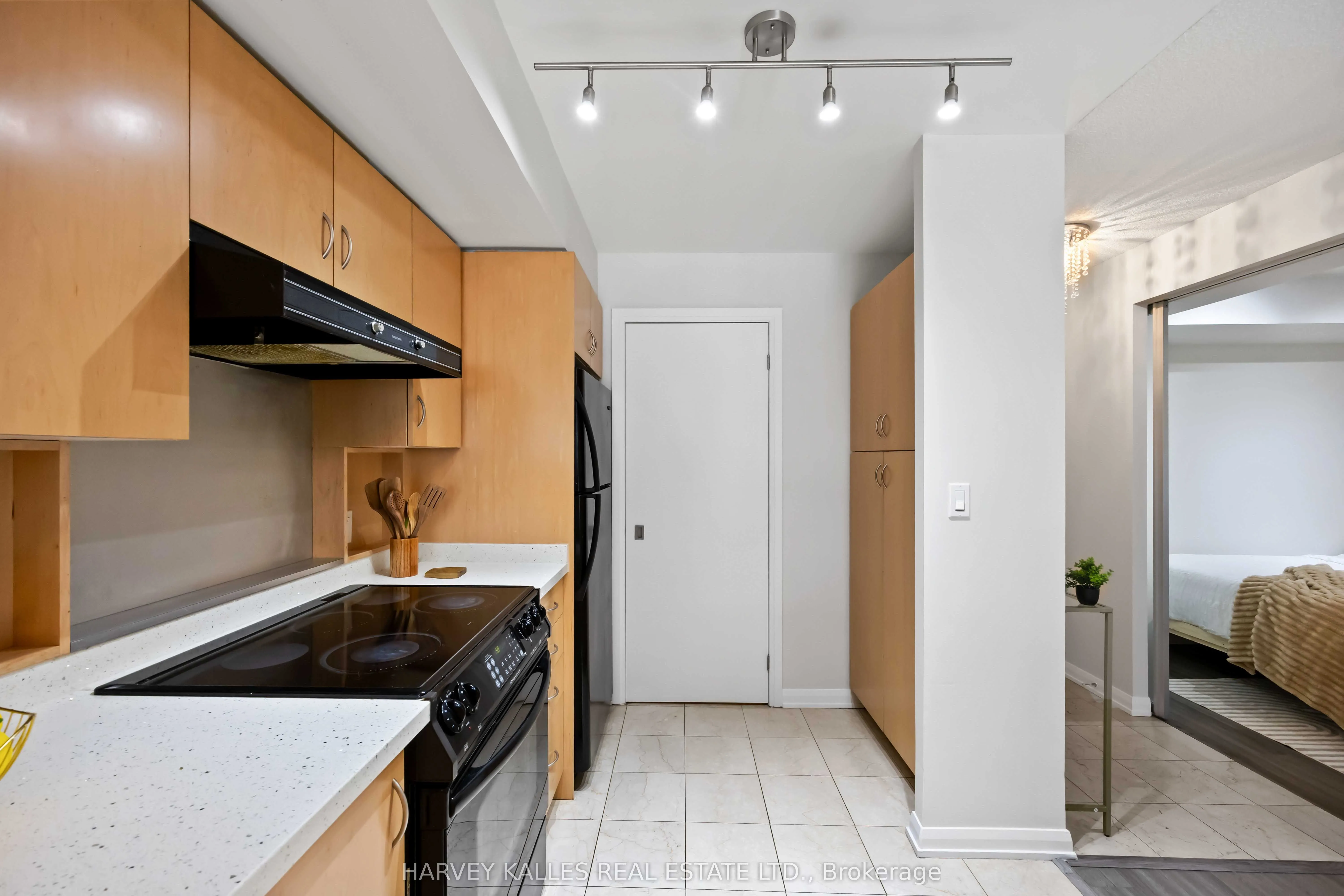 18 Beverley Street, #416