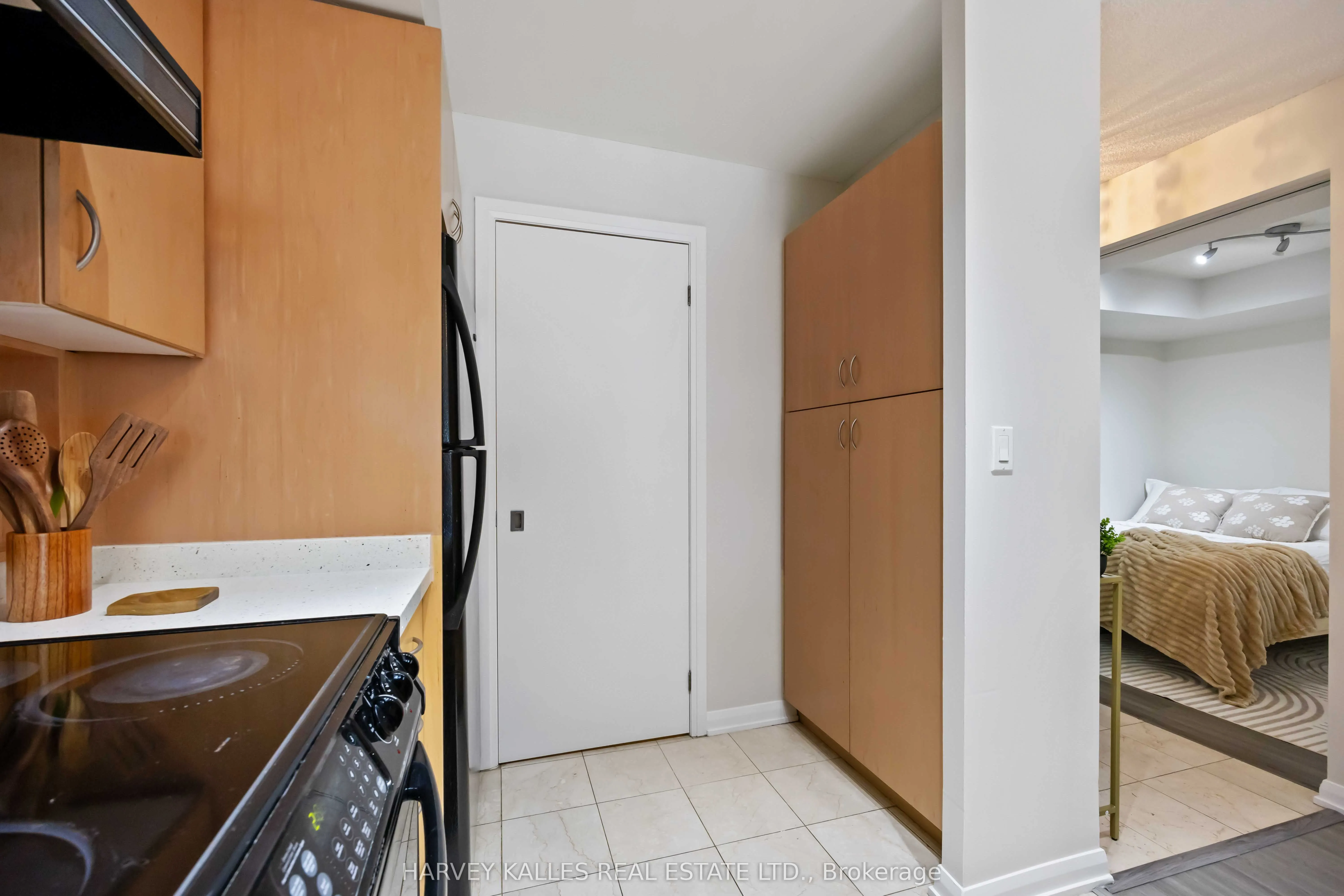 18 Beverley Street, #416