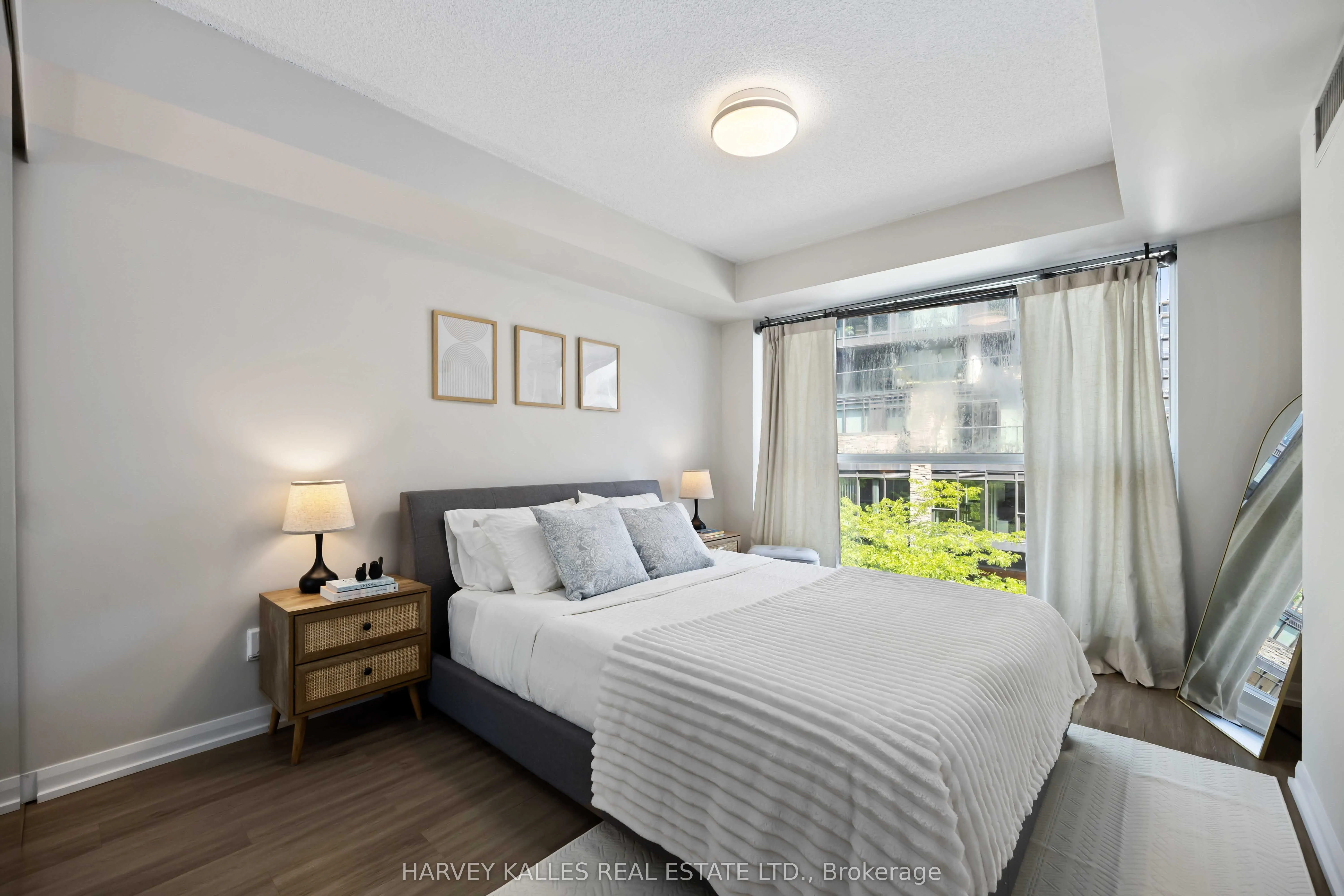 18 Beverley Street, #416