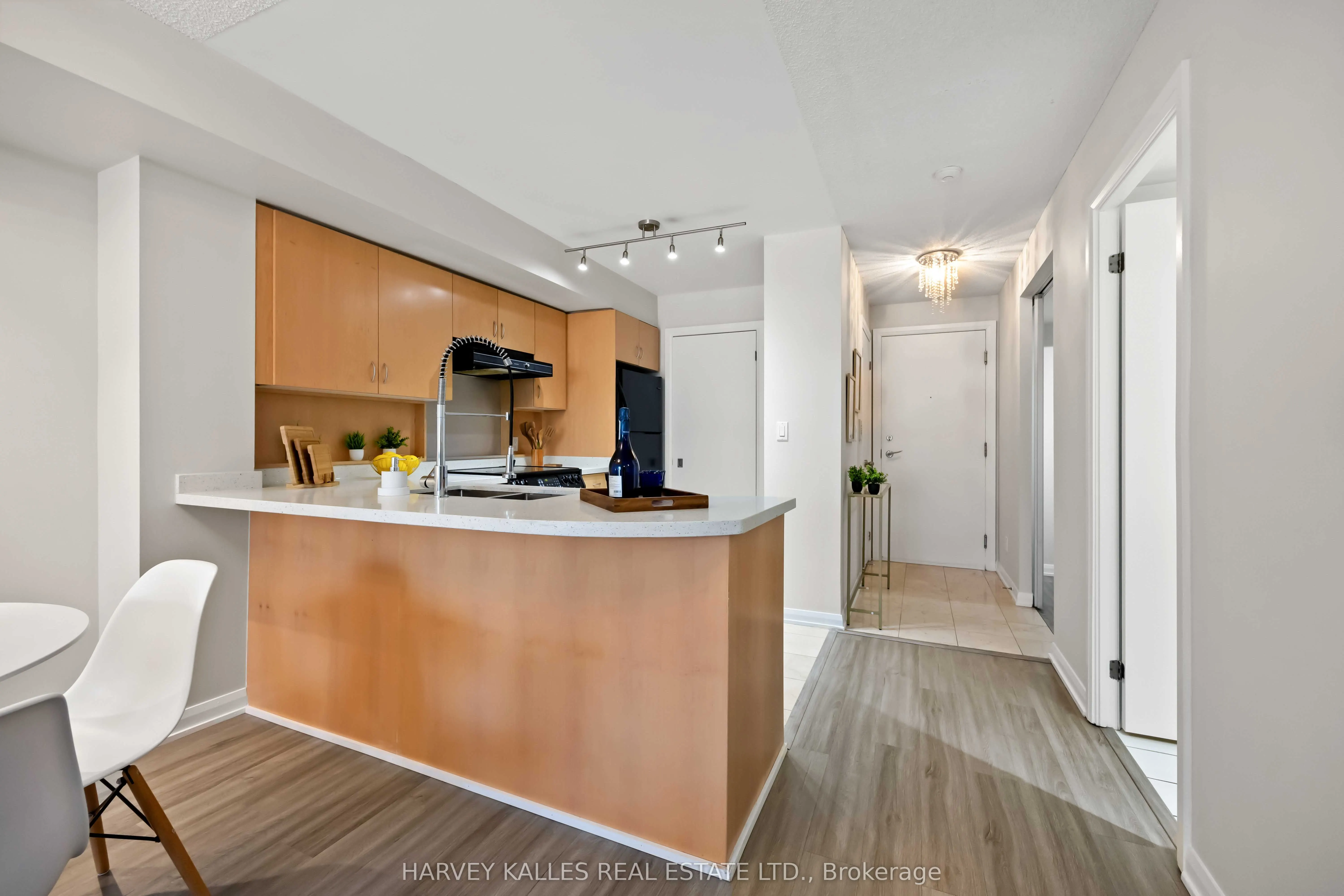 18 Beverley Street, #416