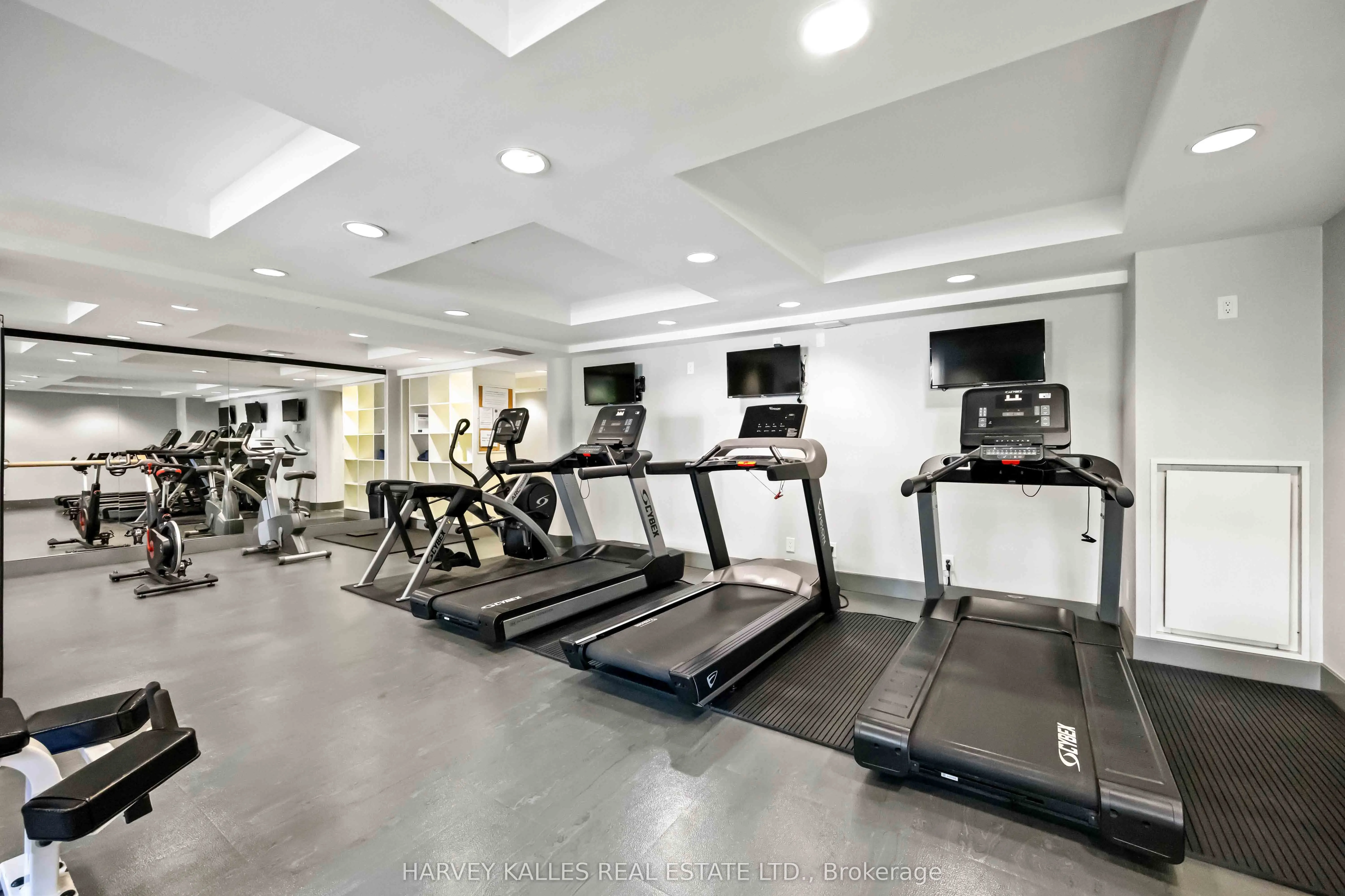 18 Beverley Street, #416