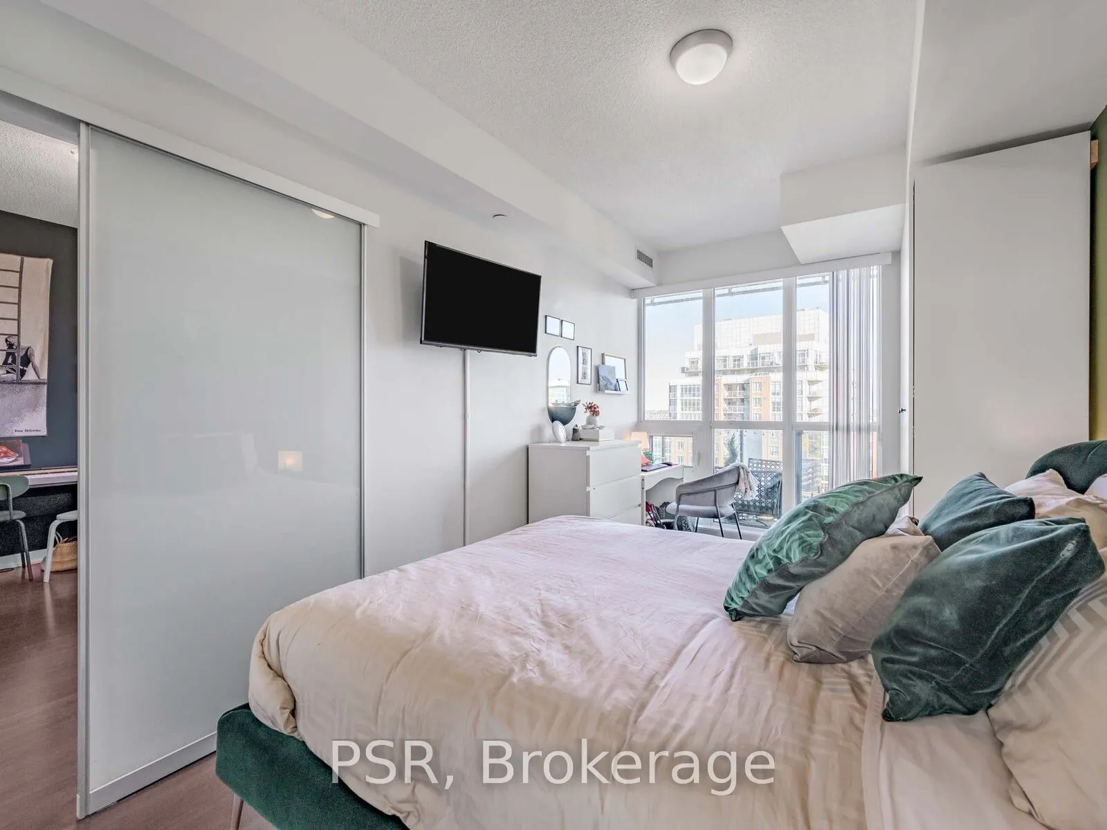 150 East Liberty Street, #2513