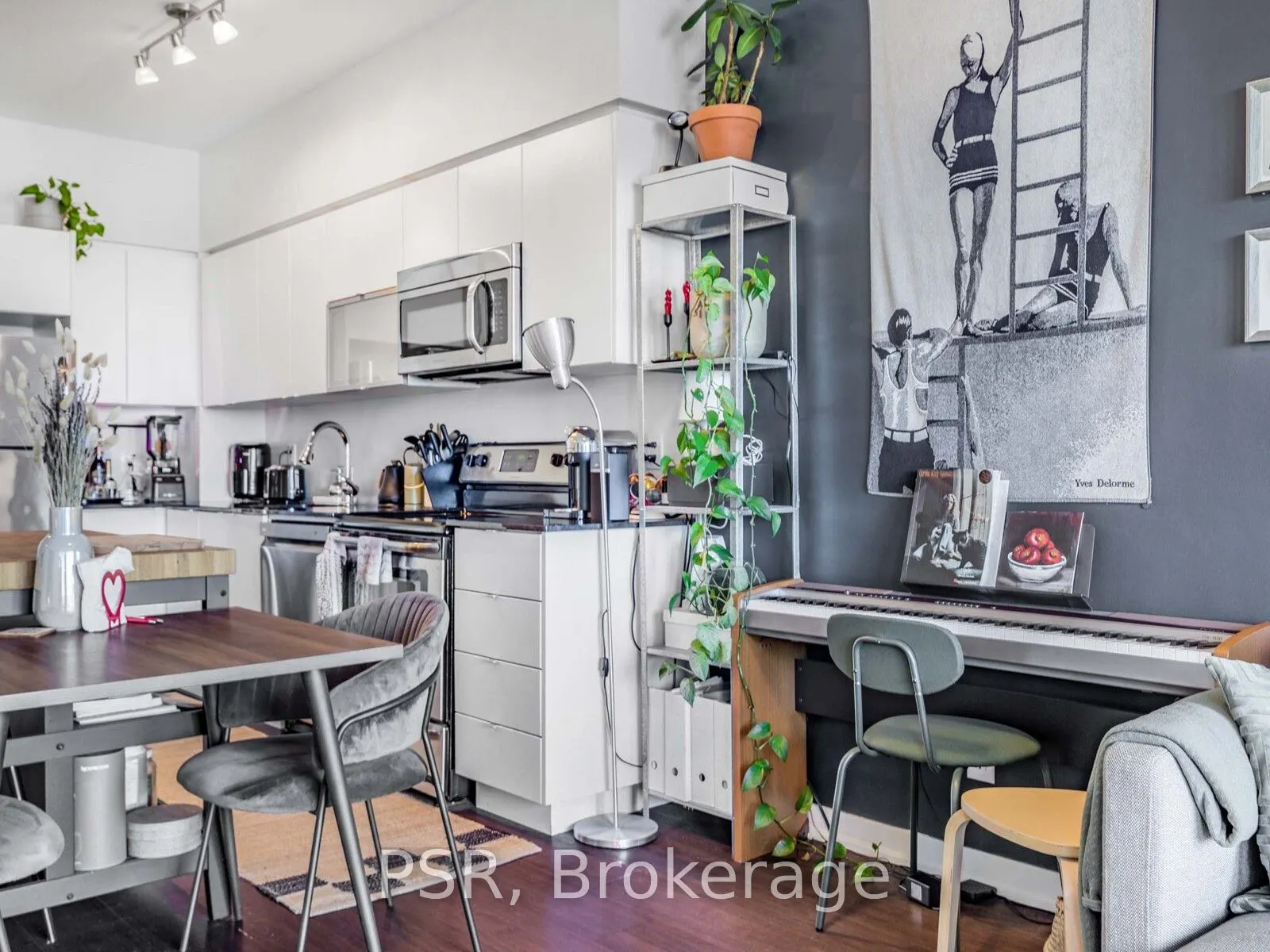 150 East Liberty Street, #2513