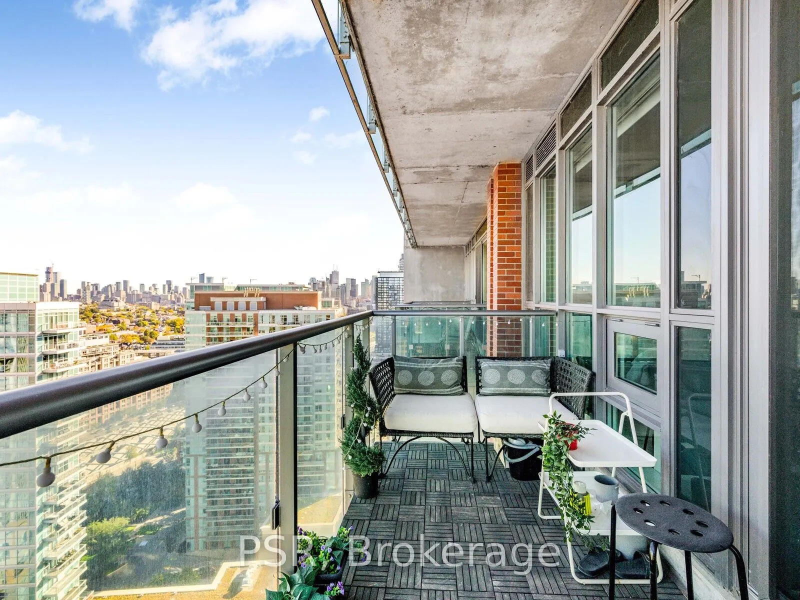 150 East Liberty Street, #2513
