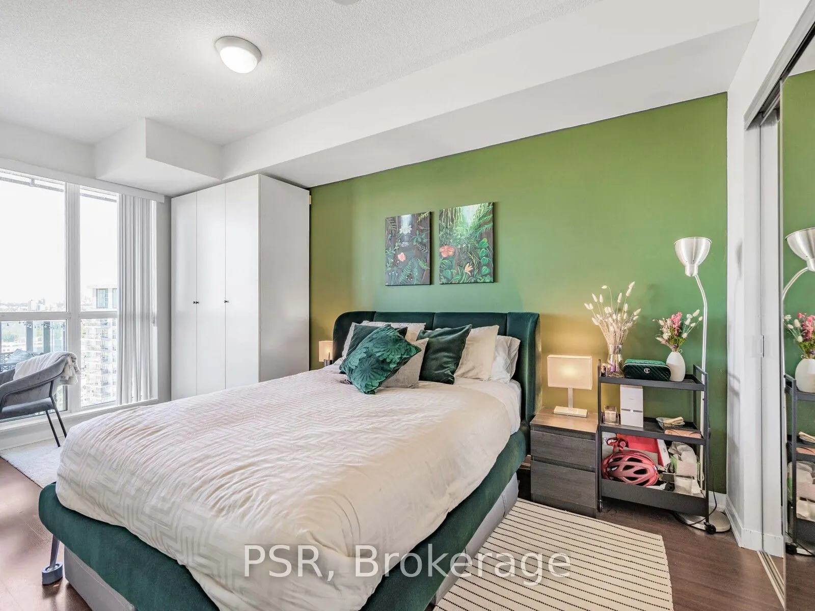150 East Liberty Street, #2513