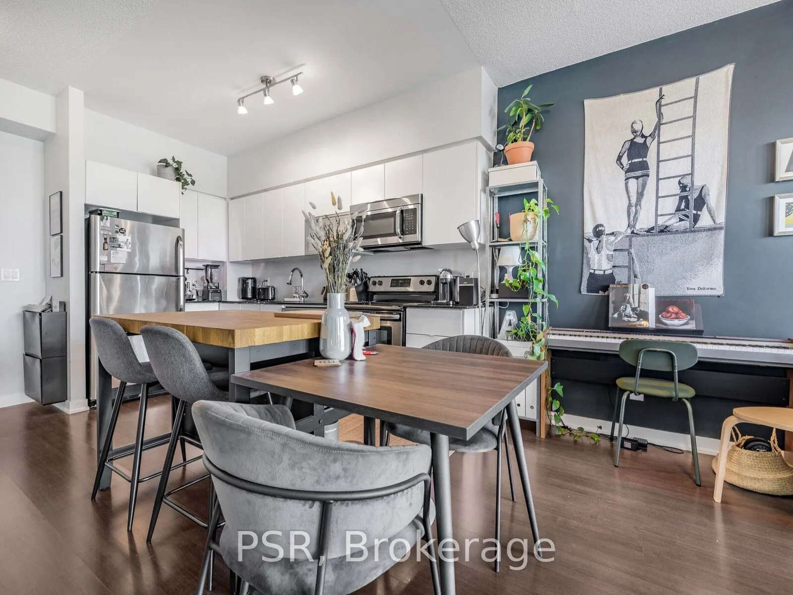 150 East Liberty Street, #2513