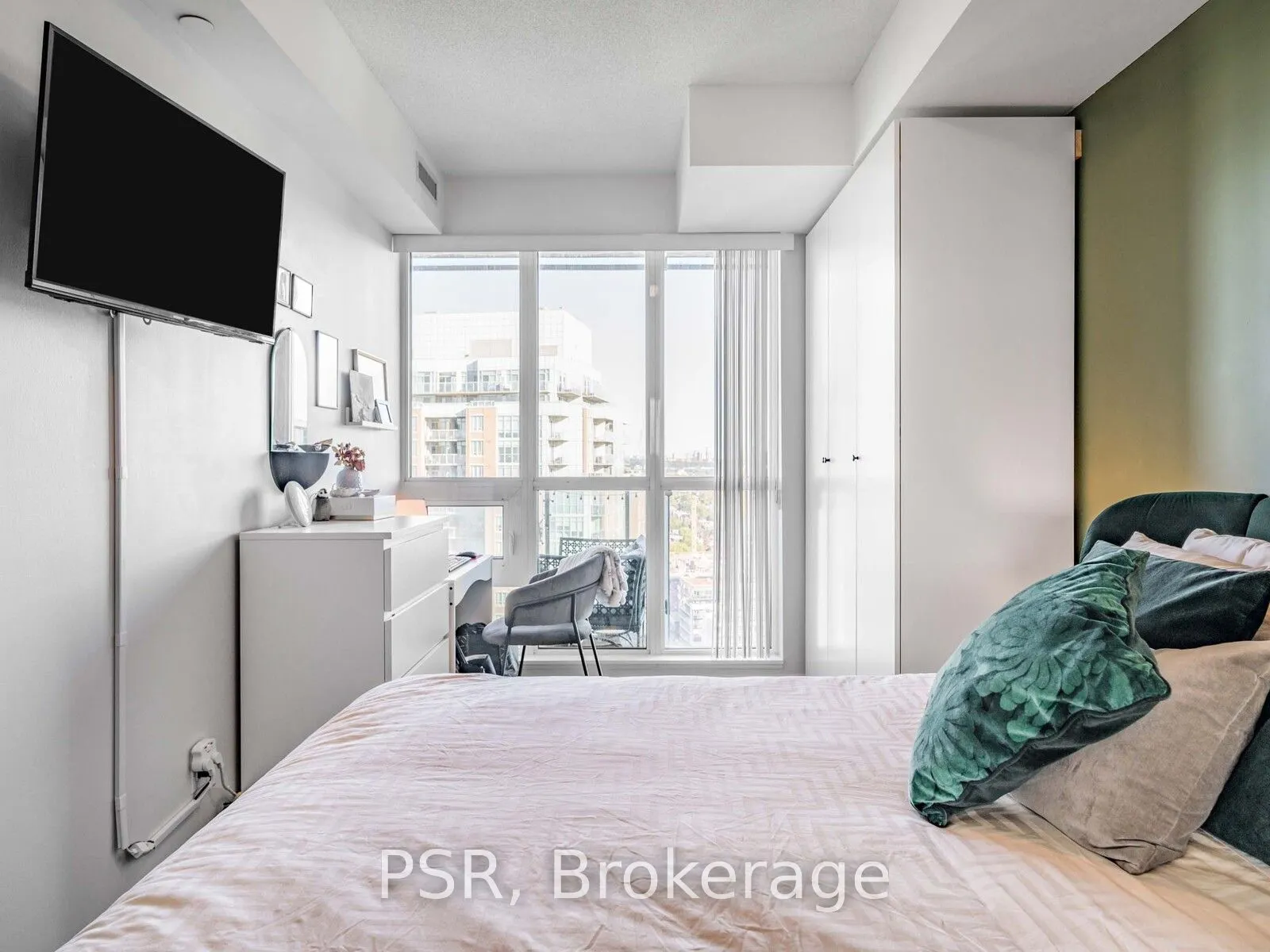 150 East Liberty Street, #2513