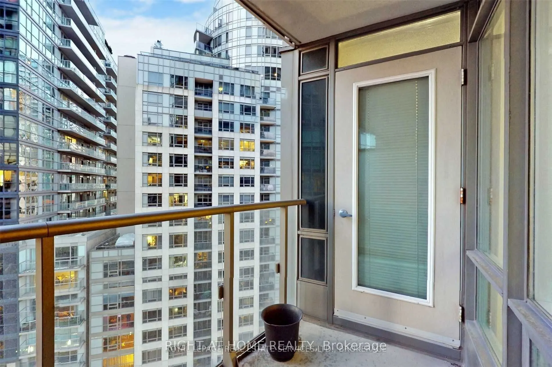 361 Front Street W, #1810
