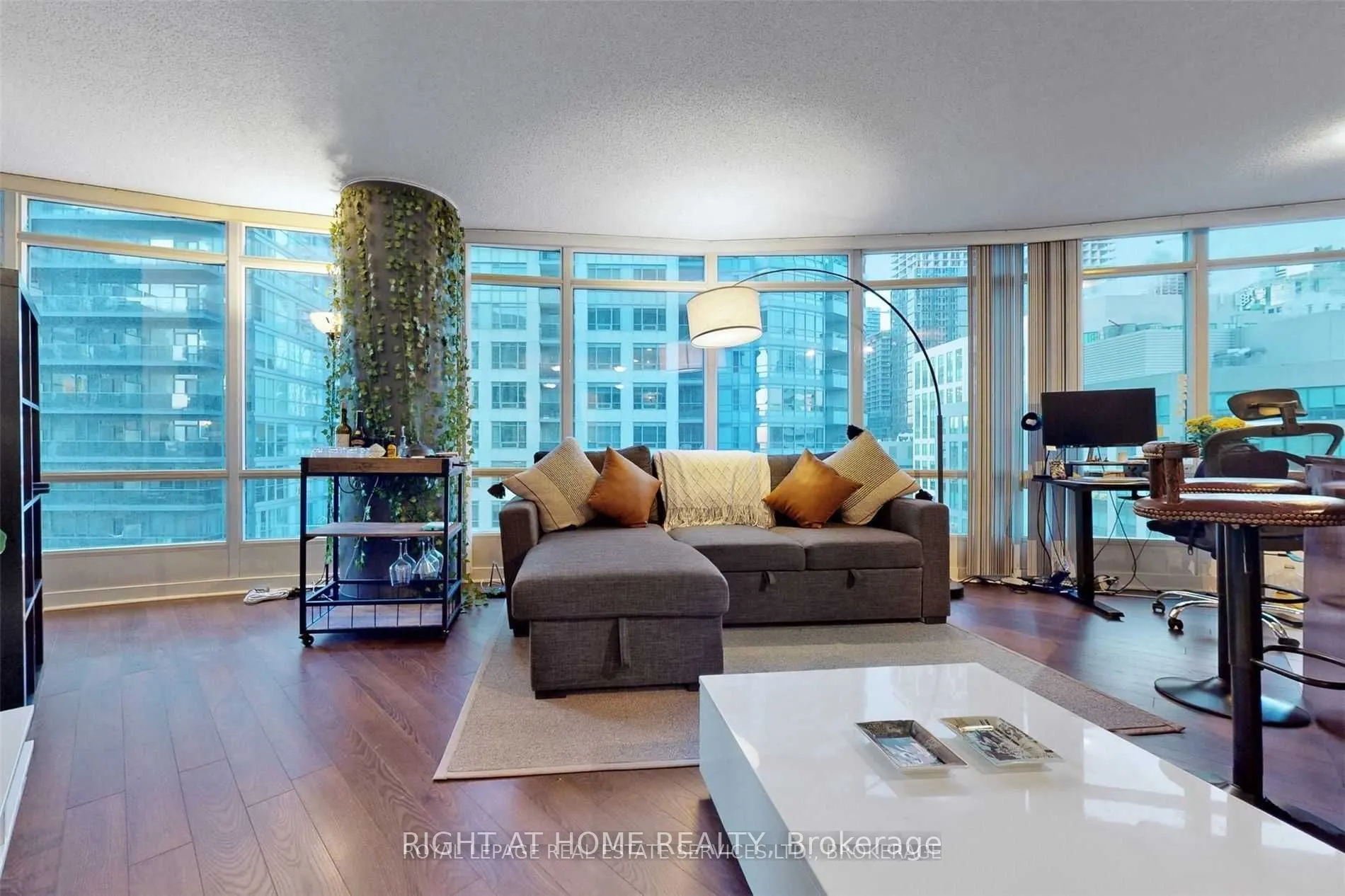 361 Front Street W, #1810