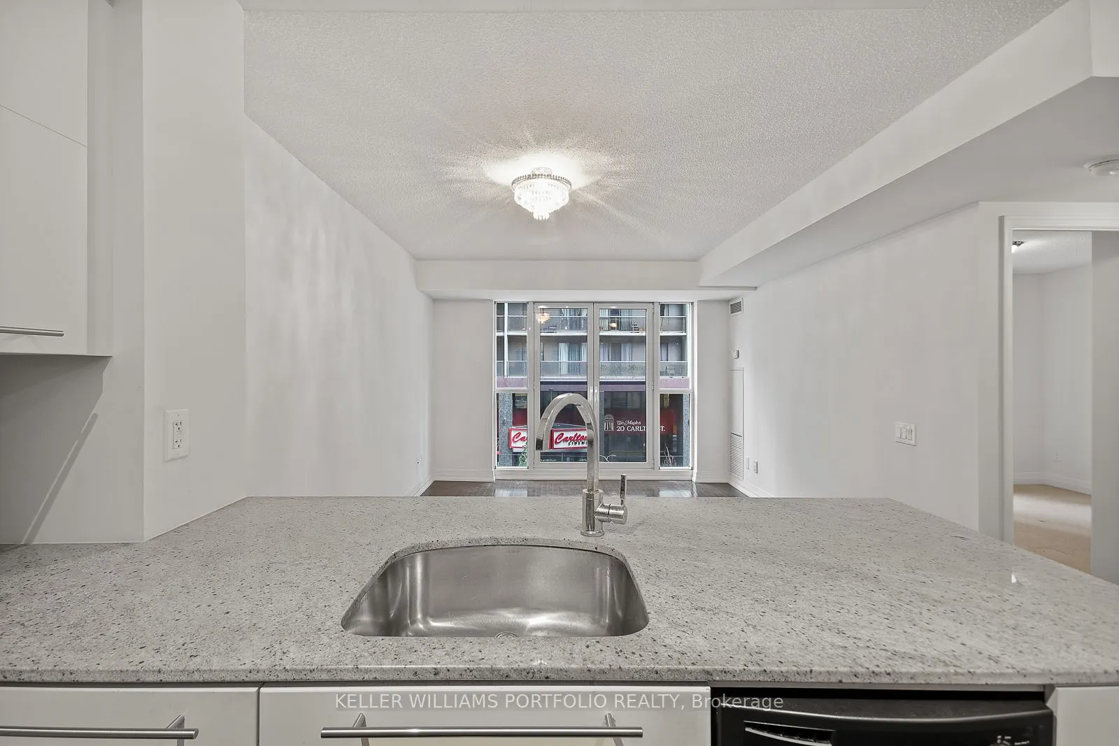 25 Carlton Street, #327