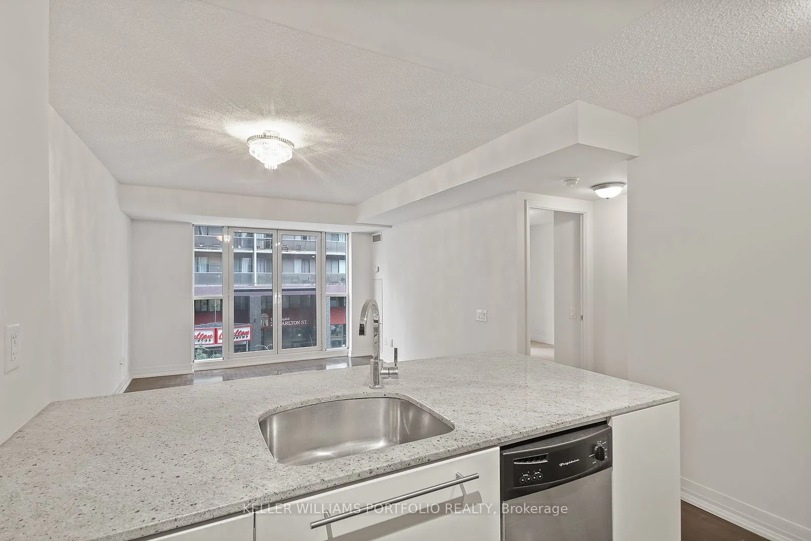25 Carlton Street, #327