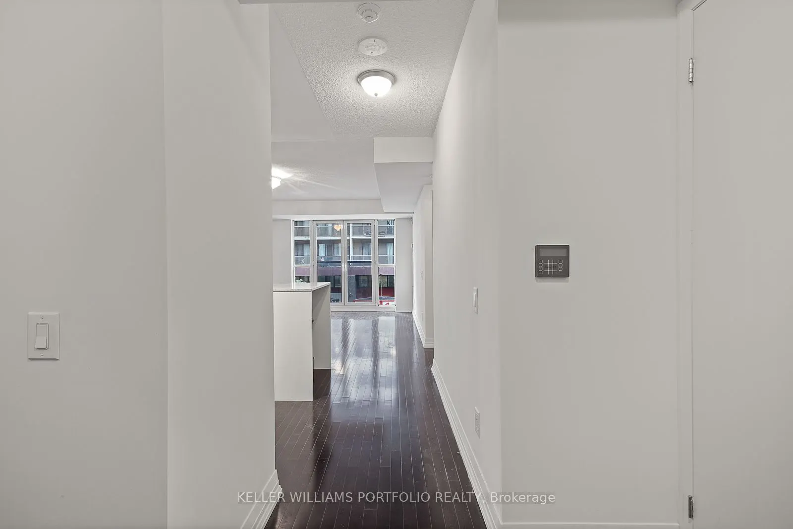 25 Carlton Street, #327