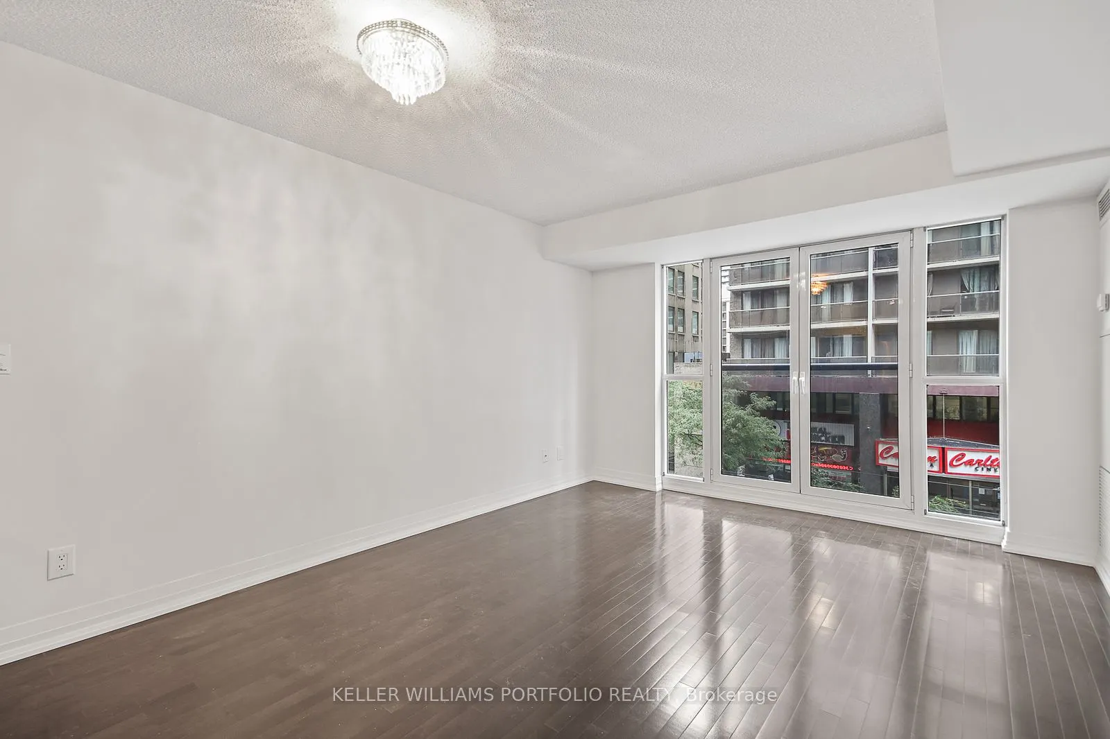 25 Carlton Street, #327