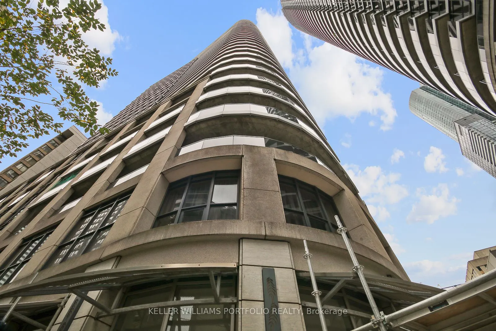 25 Carlton Street, #327