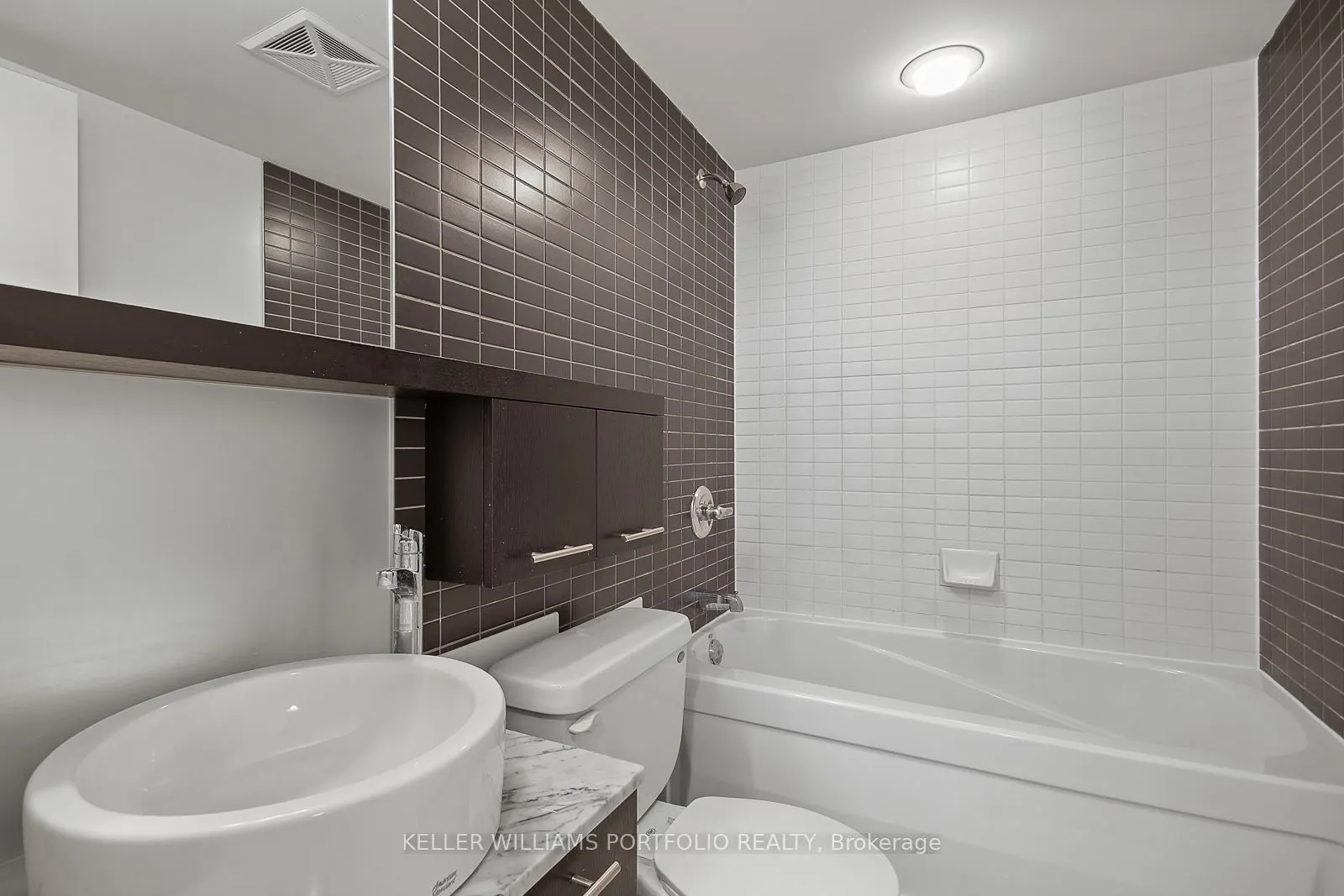 25 Carlton Street, #327