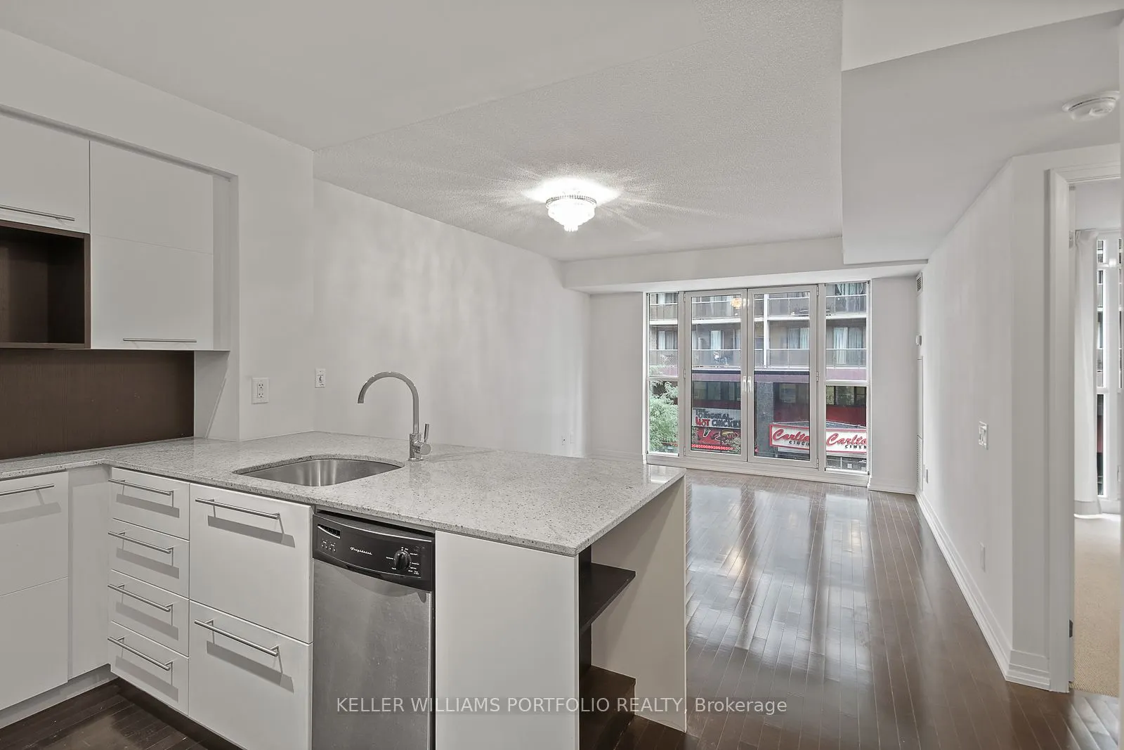 25 Carlton Street, #327