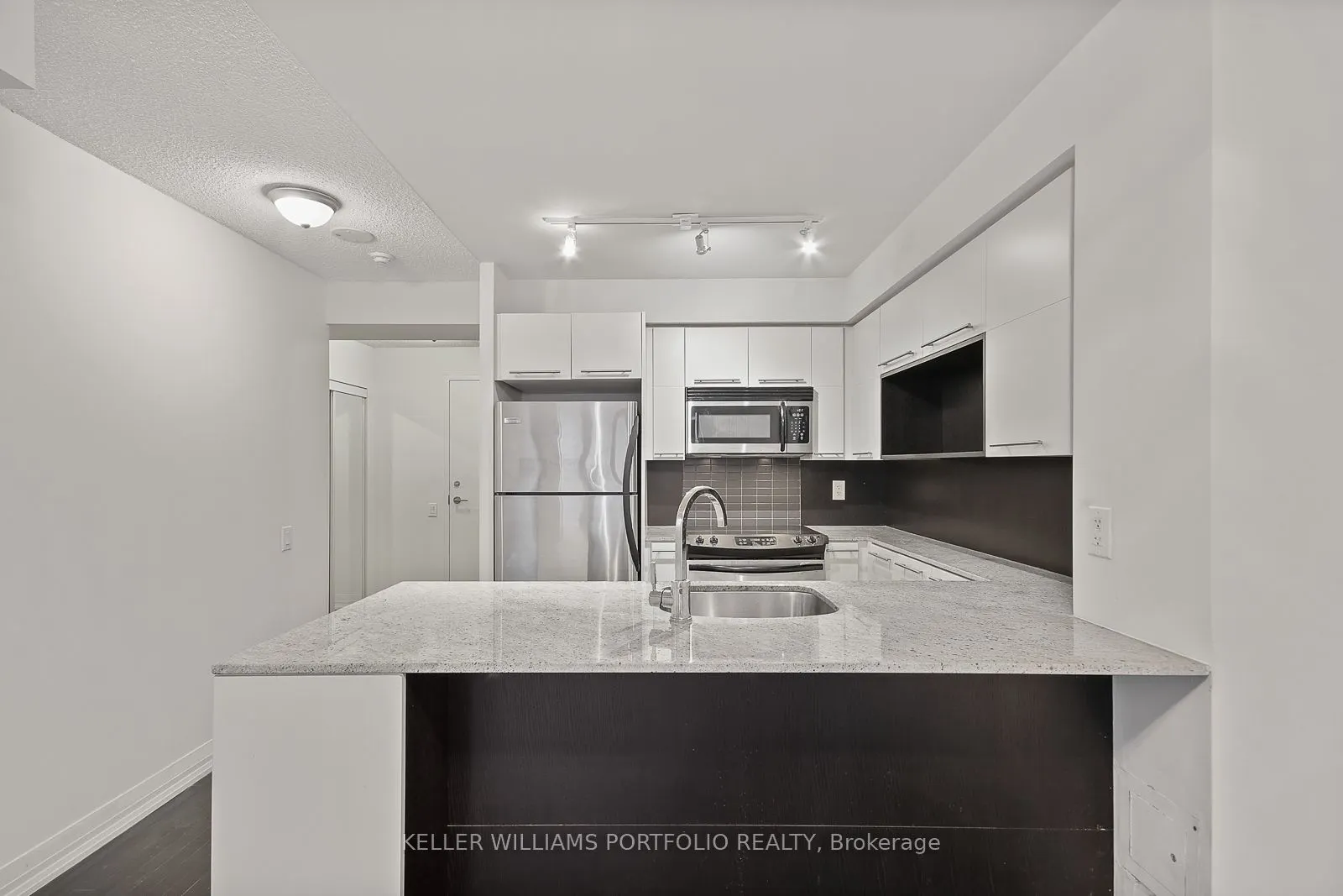 25 Carlton Street, #327