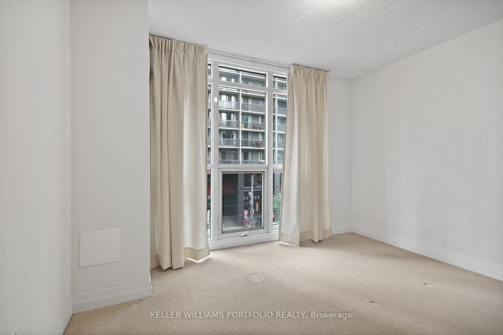 25 Carlton Street, #327