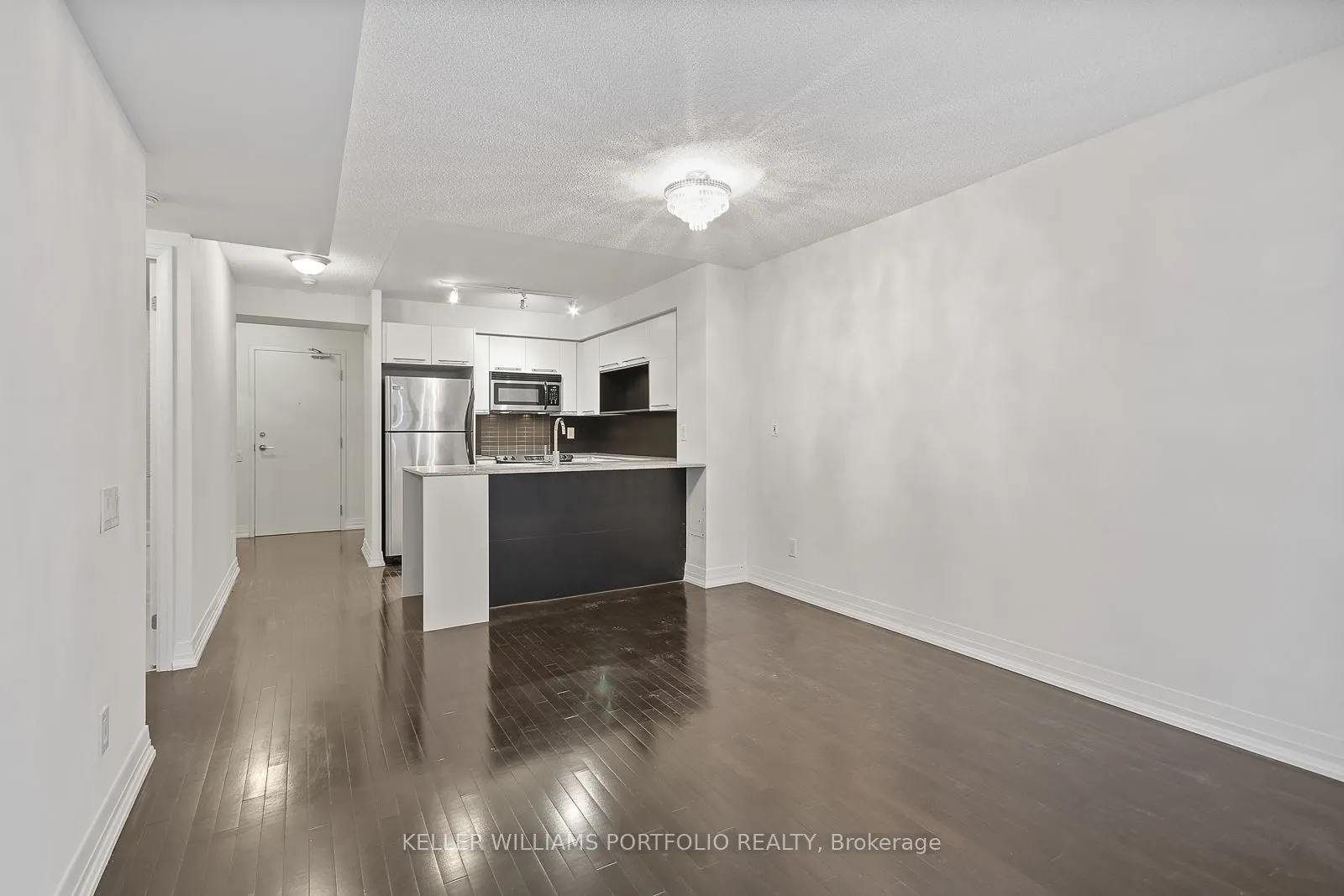 25 Carlton Street, #327