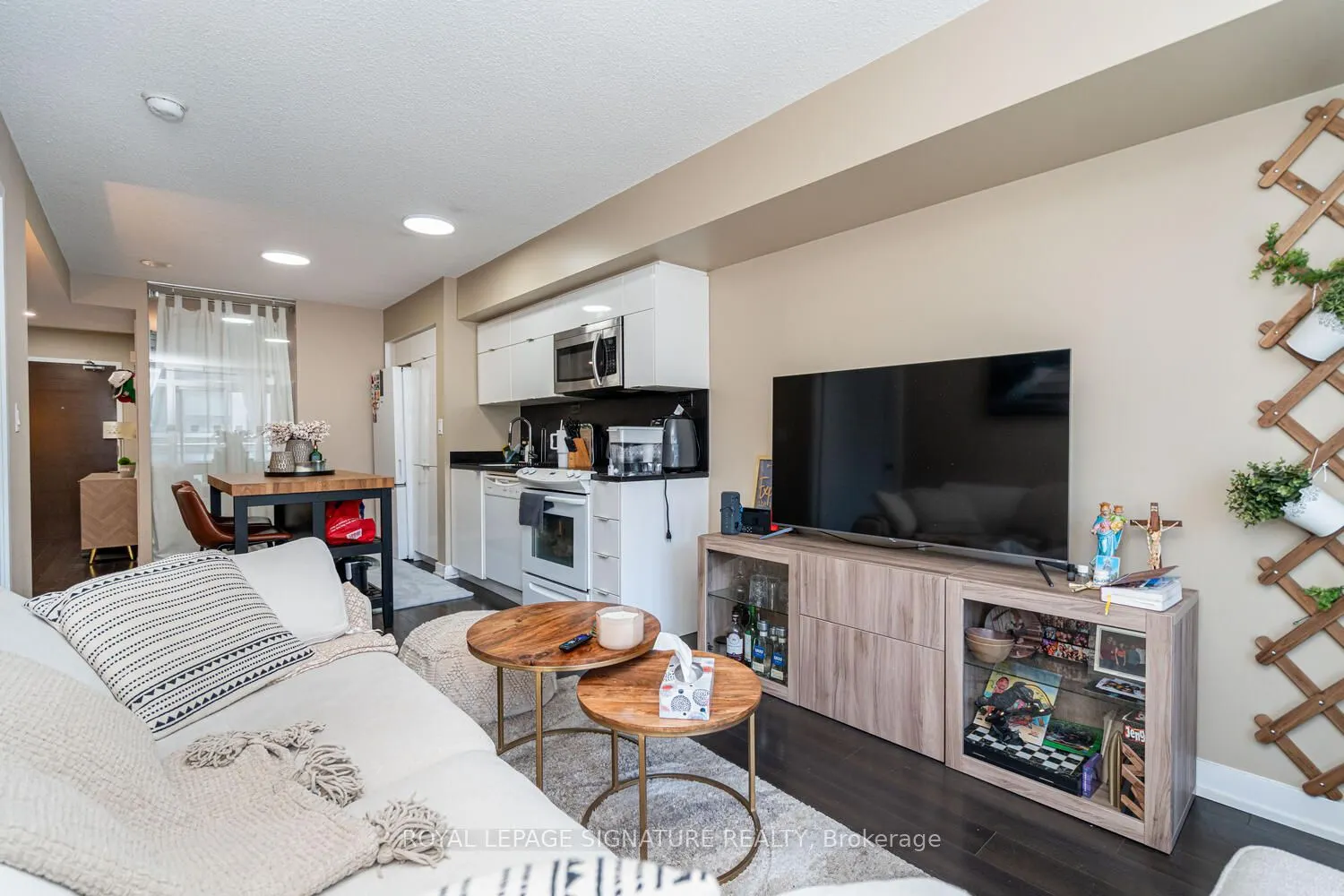 151 Dan Leckie Way, #610