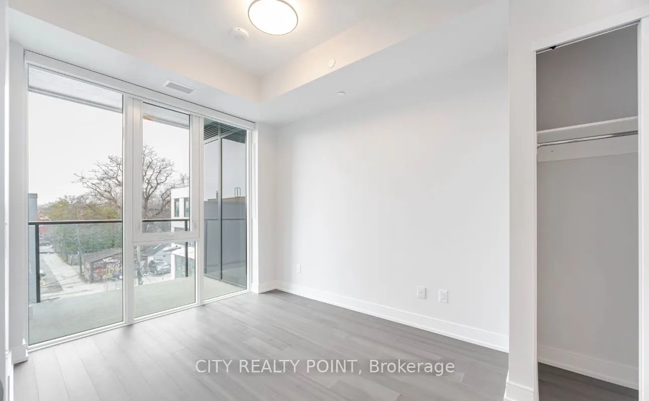 664 Spadina Avenue, #214