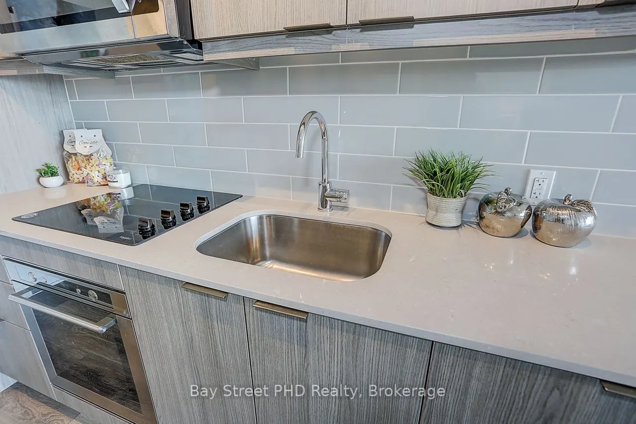 38 Forest Manor Road, #1205