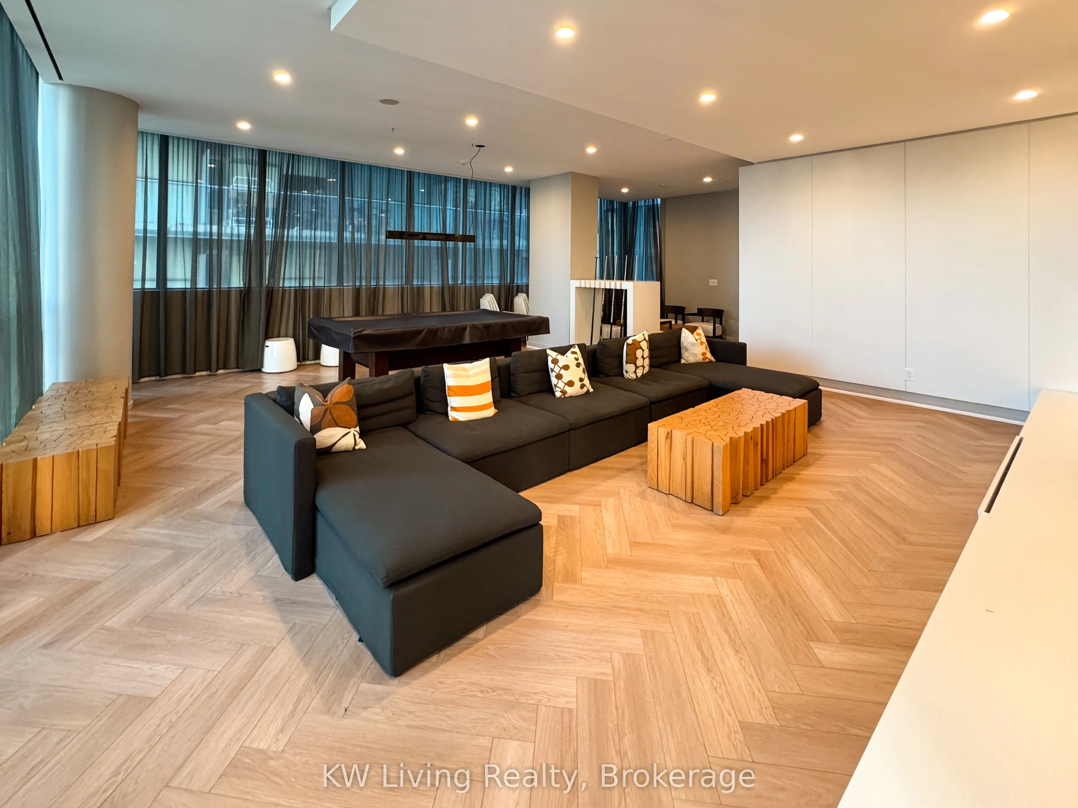 8 Charlotte Street, #2103