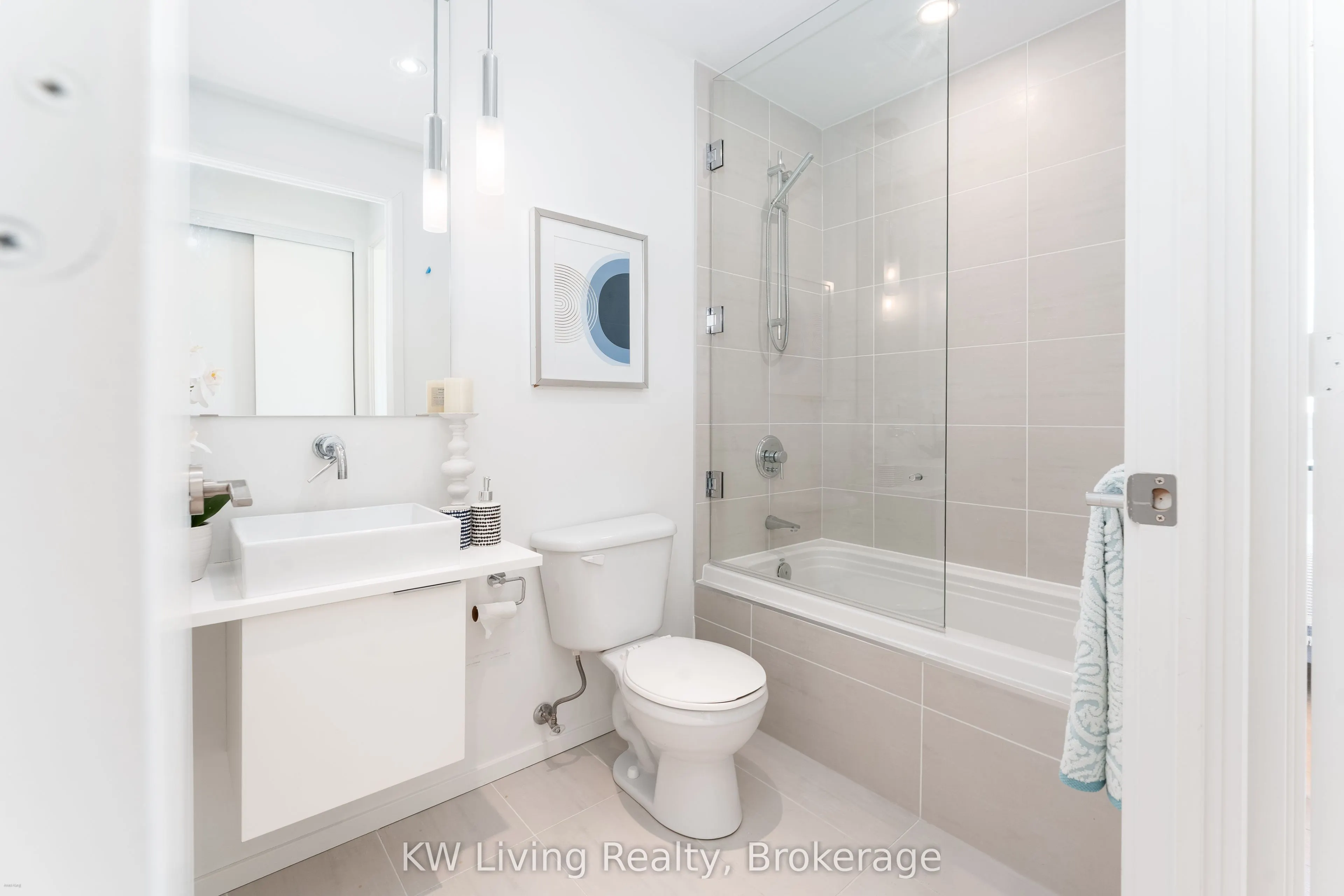 8 Charlotte Street, #2103