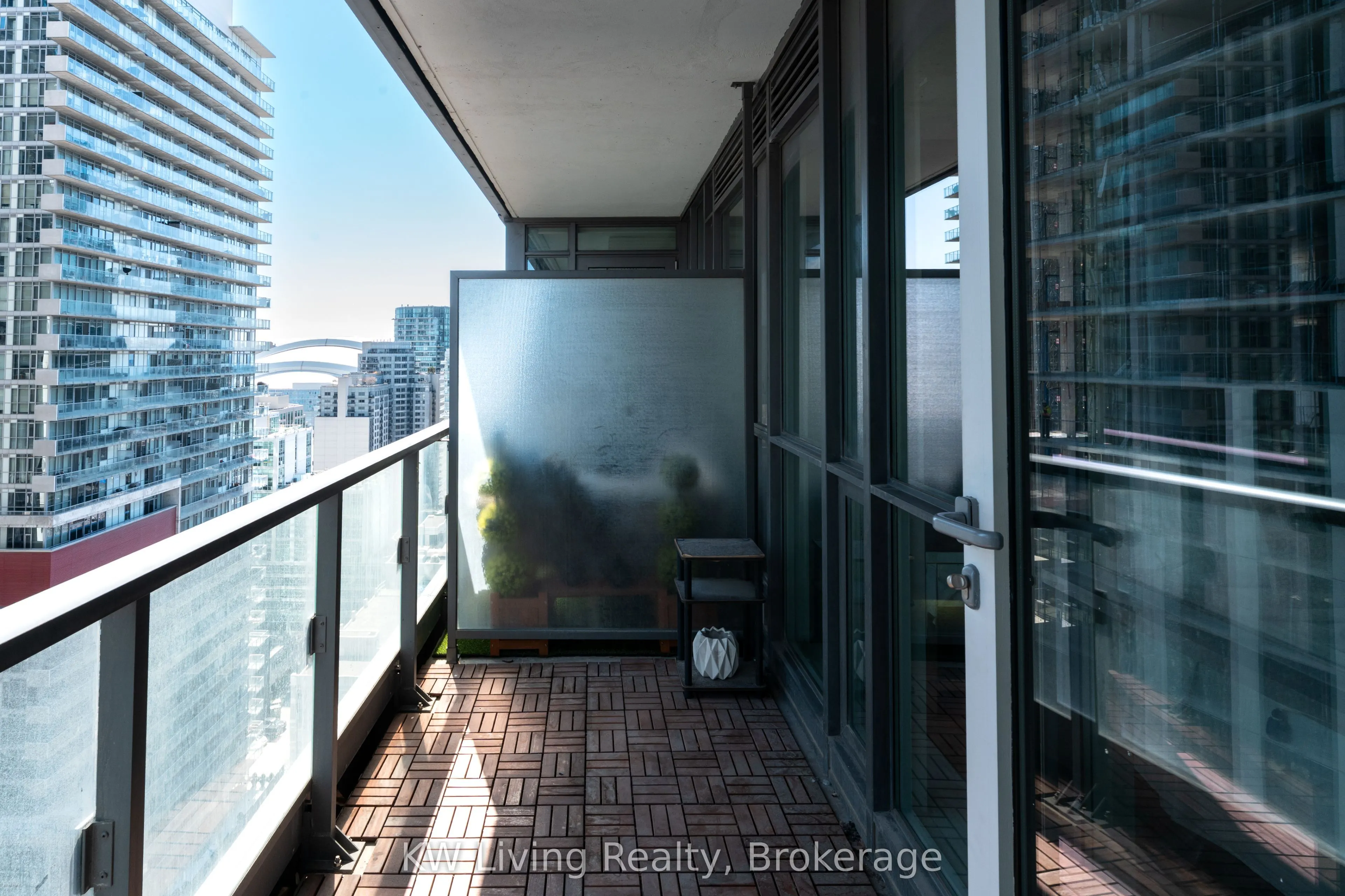 8 Charlotte Street, #2103