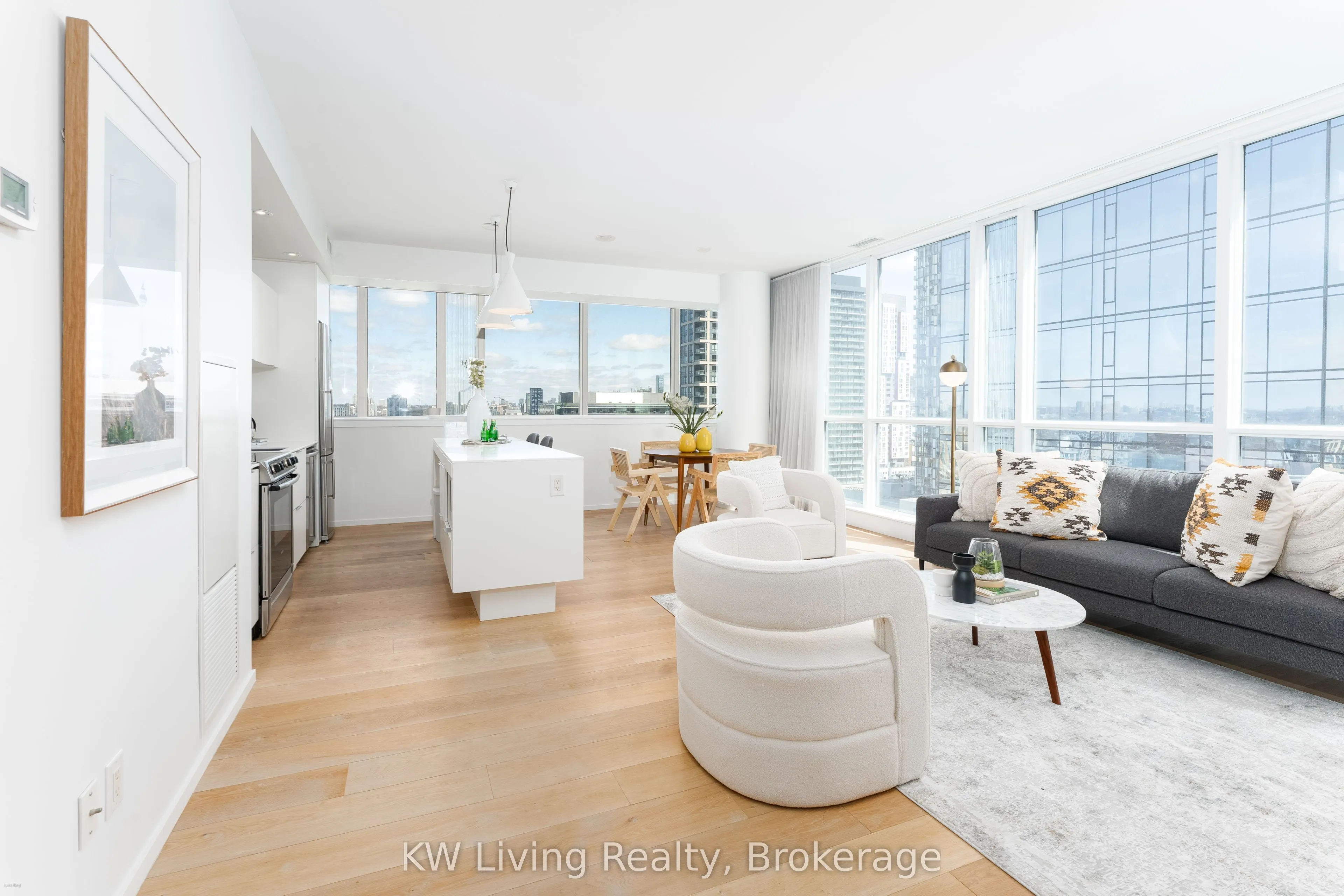 8 Charlotte Street, #2103