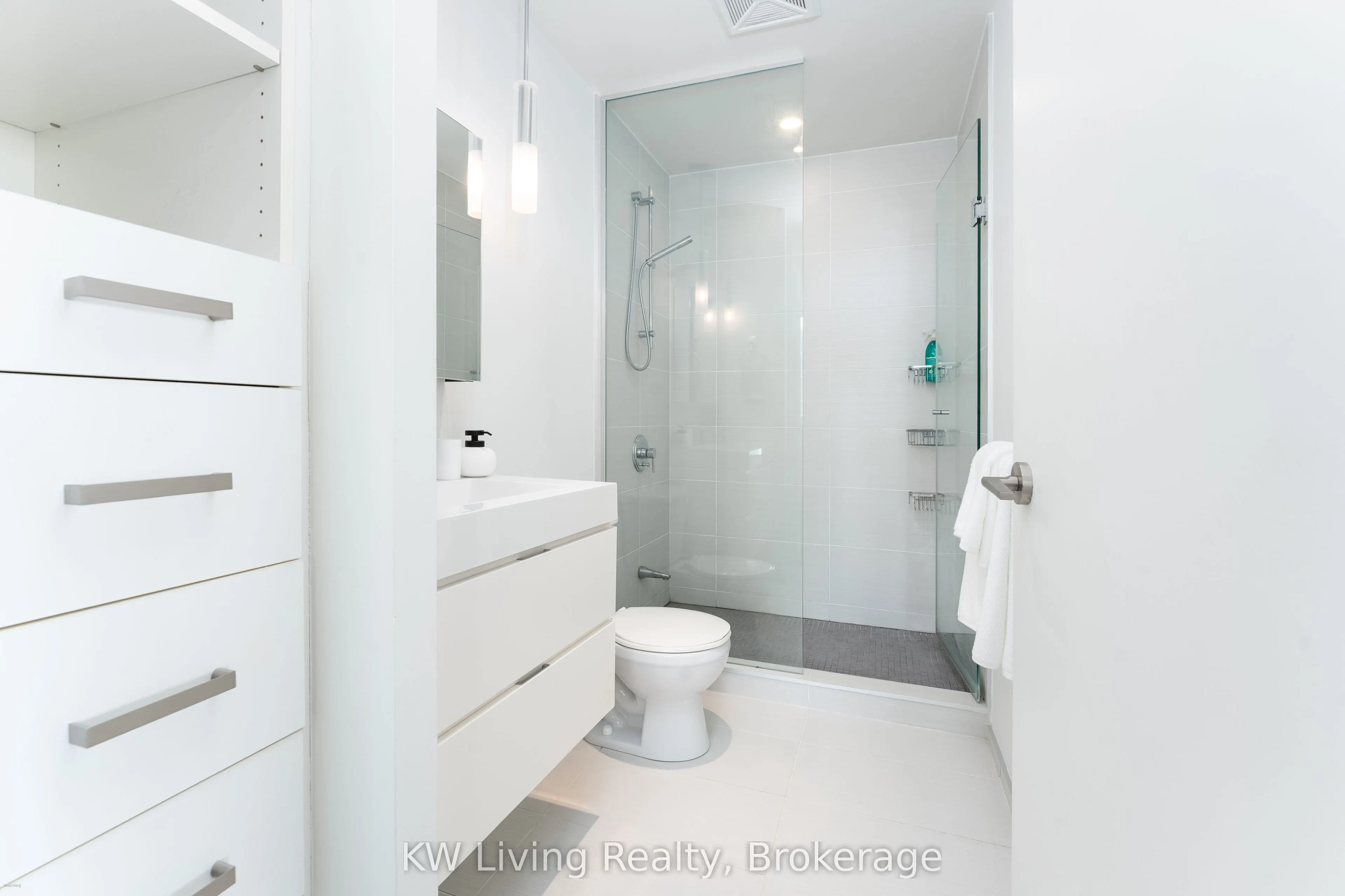 8 Charlotte Street, #2103
