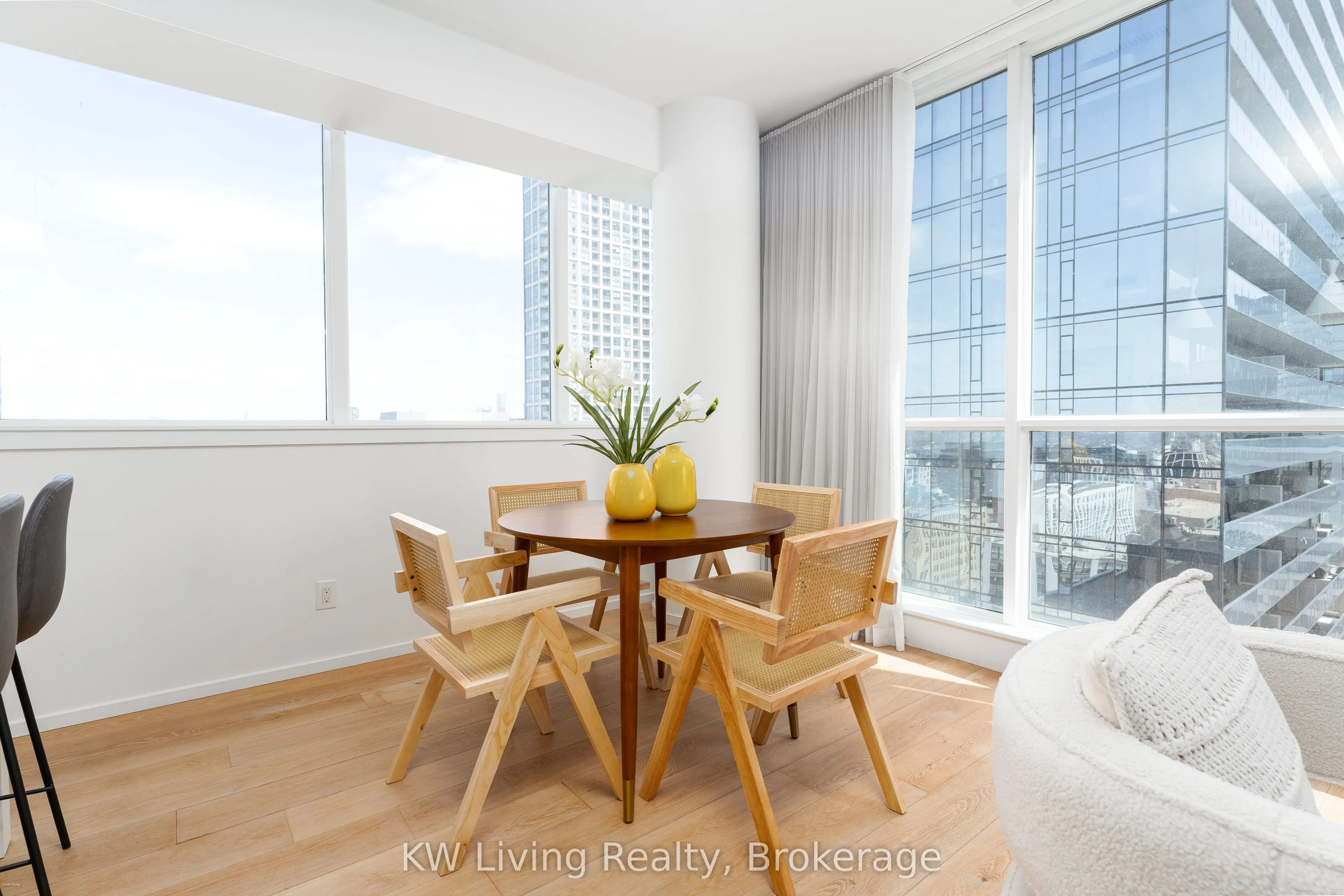 8 Charlotte Street, #2103