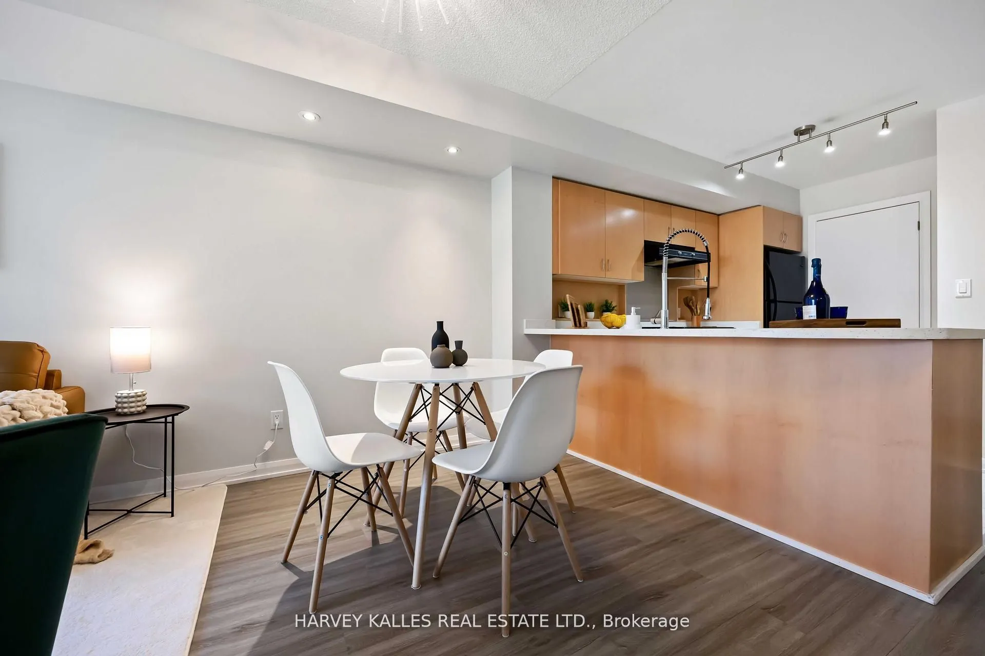 18 Beverley Street, #416