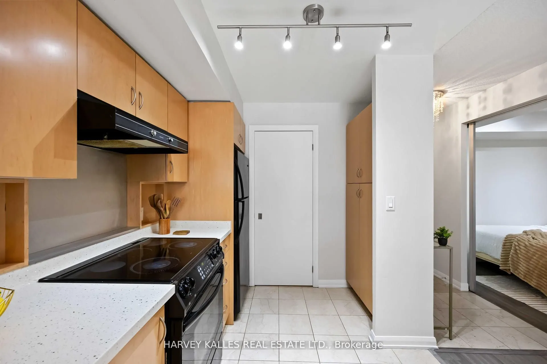 18 Beverley Street, #416