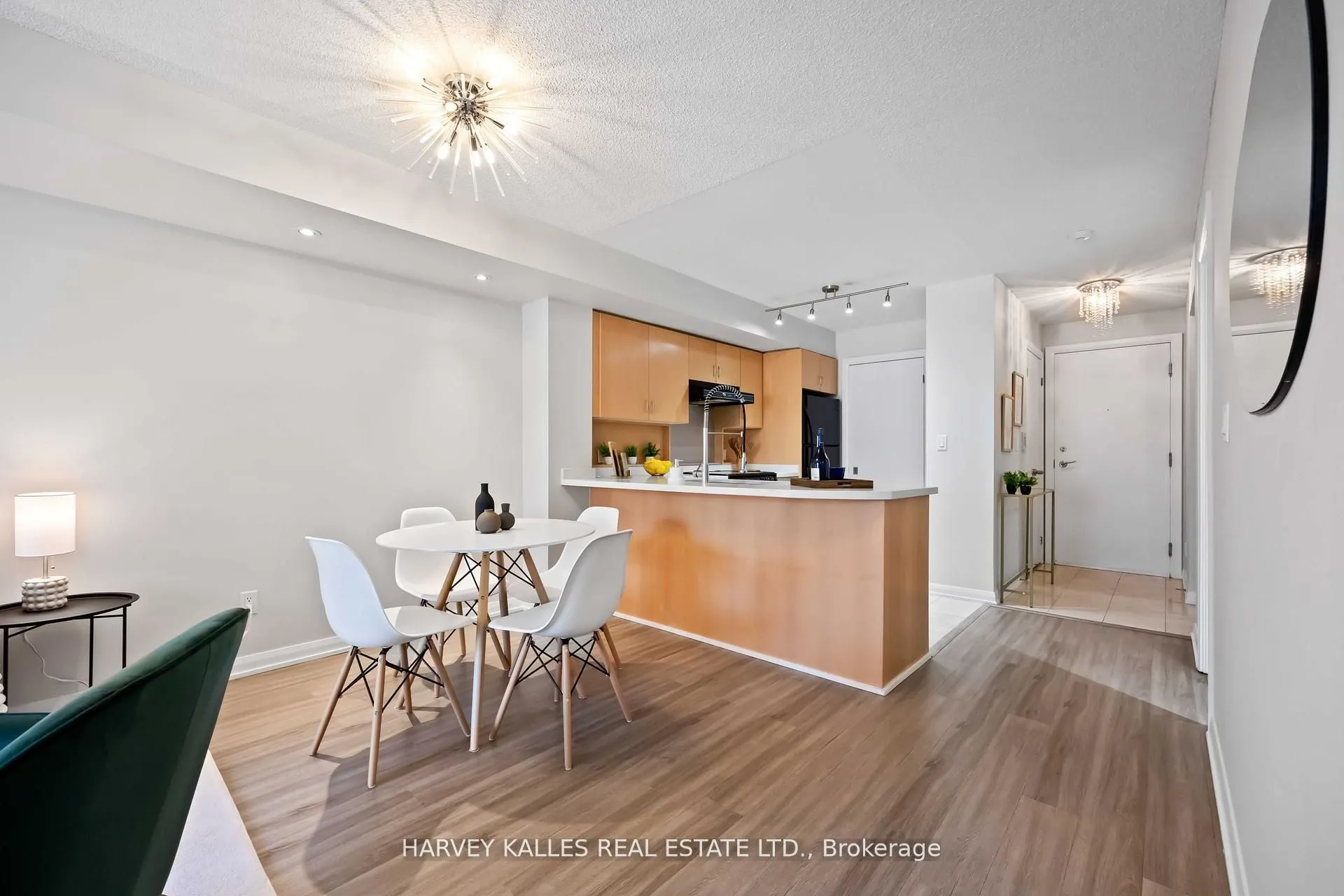 18 Beverley Street, #416