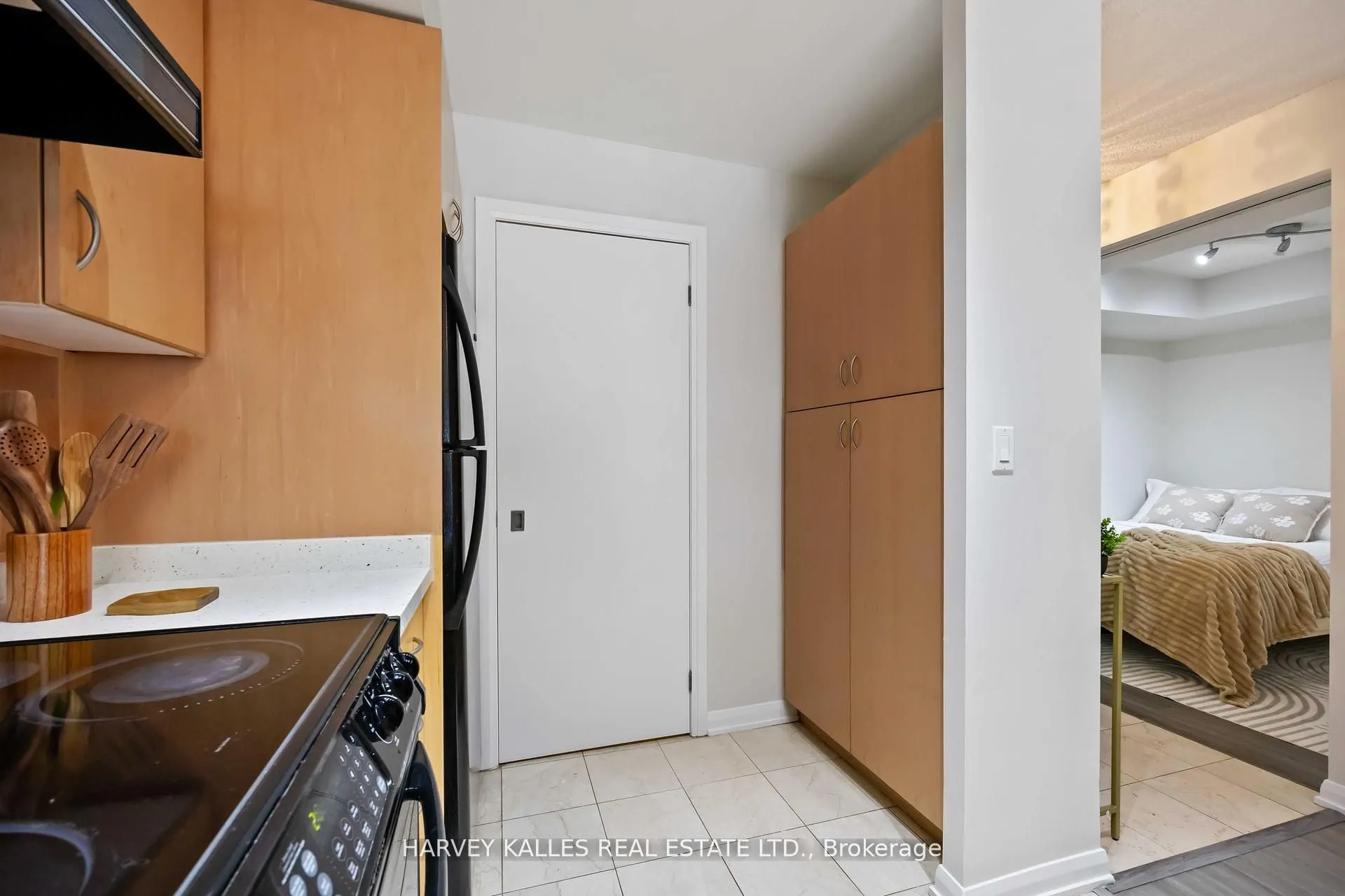 18 Beverley Street, #416