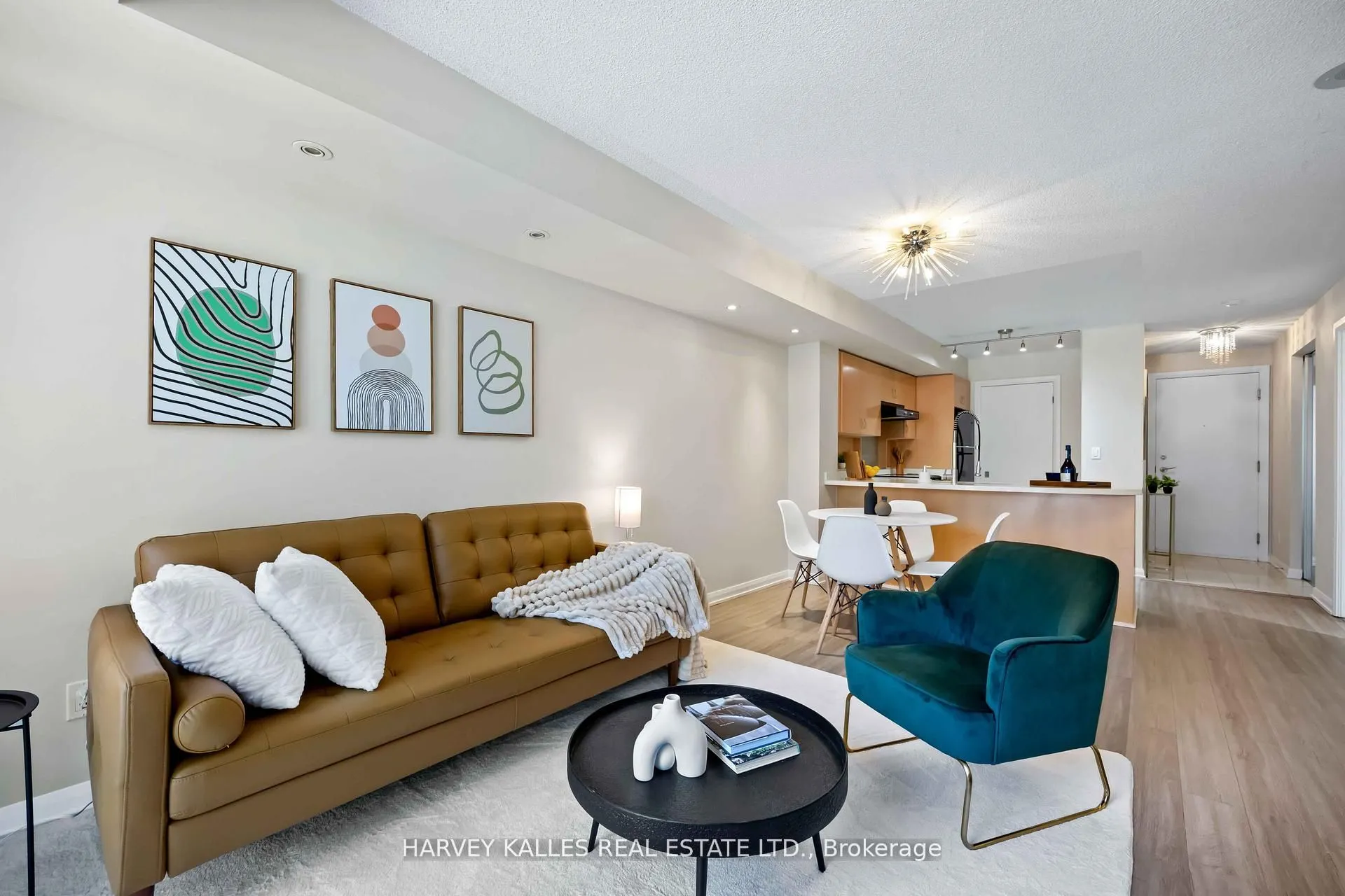 18 Beverley Street, #416