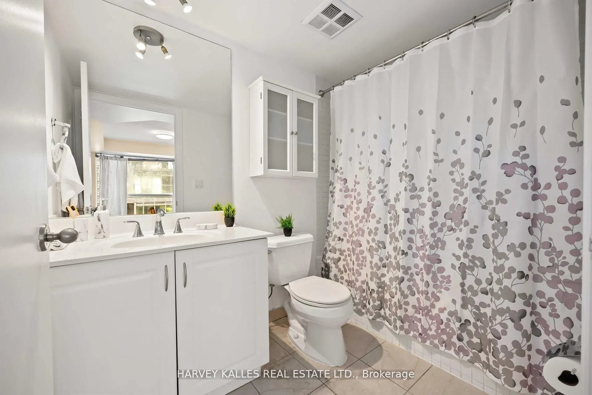 18 Beverley Street, #416