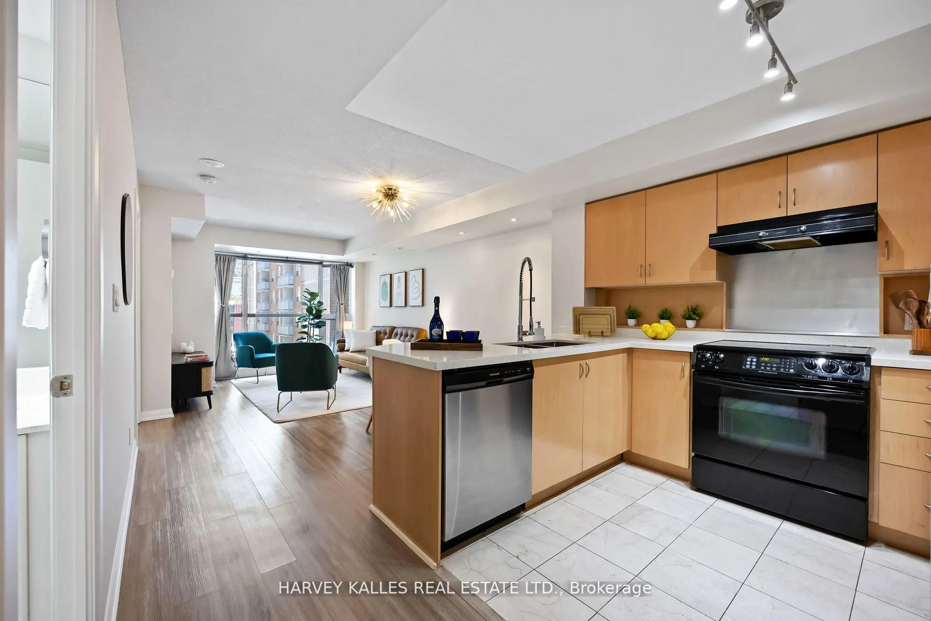 18 Beverley Street, #416